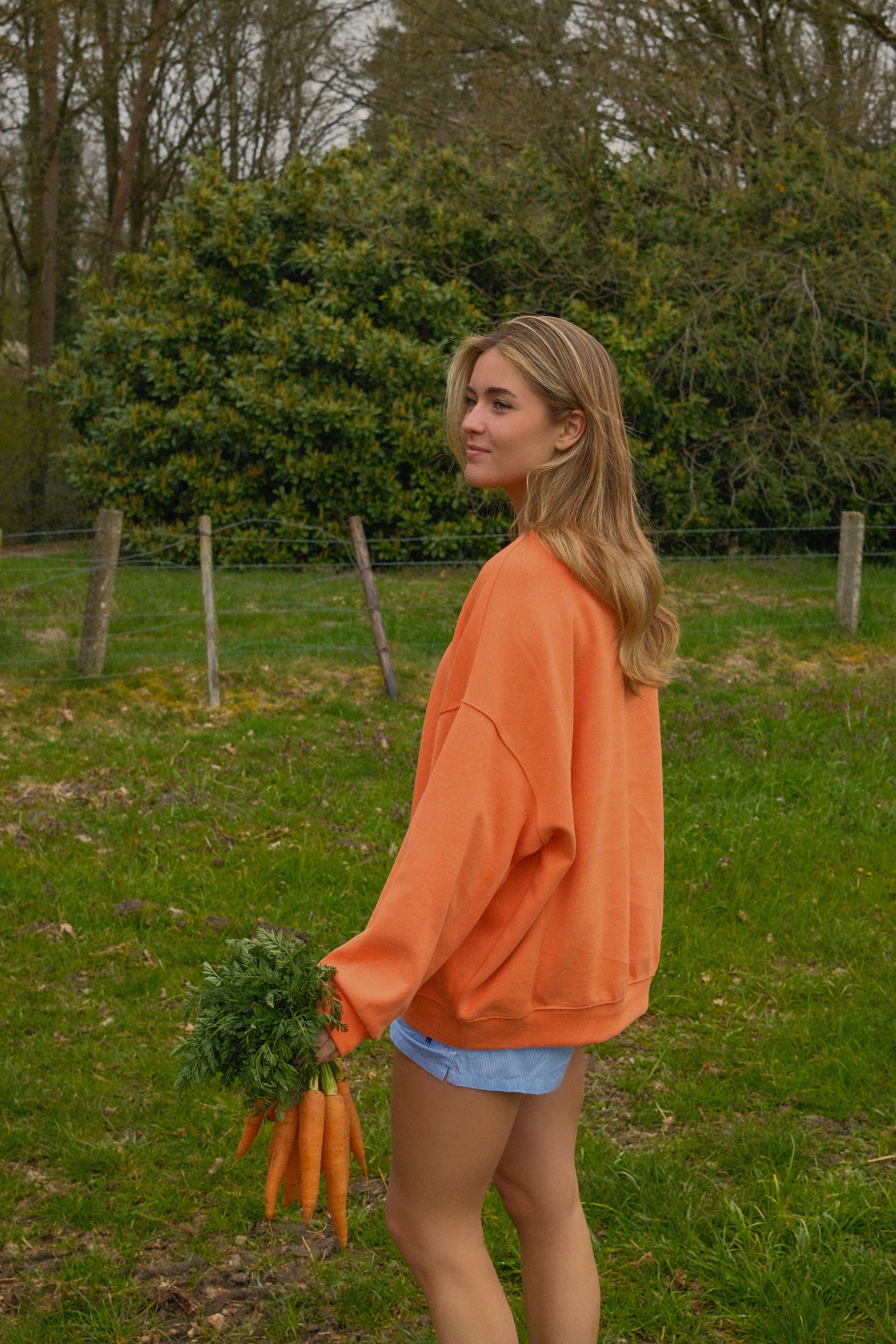 ESSENTIAL OVERSIZED SWEATER KONINGSDAG (LIMITED EDITION)