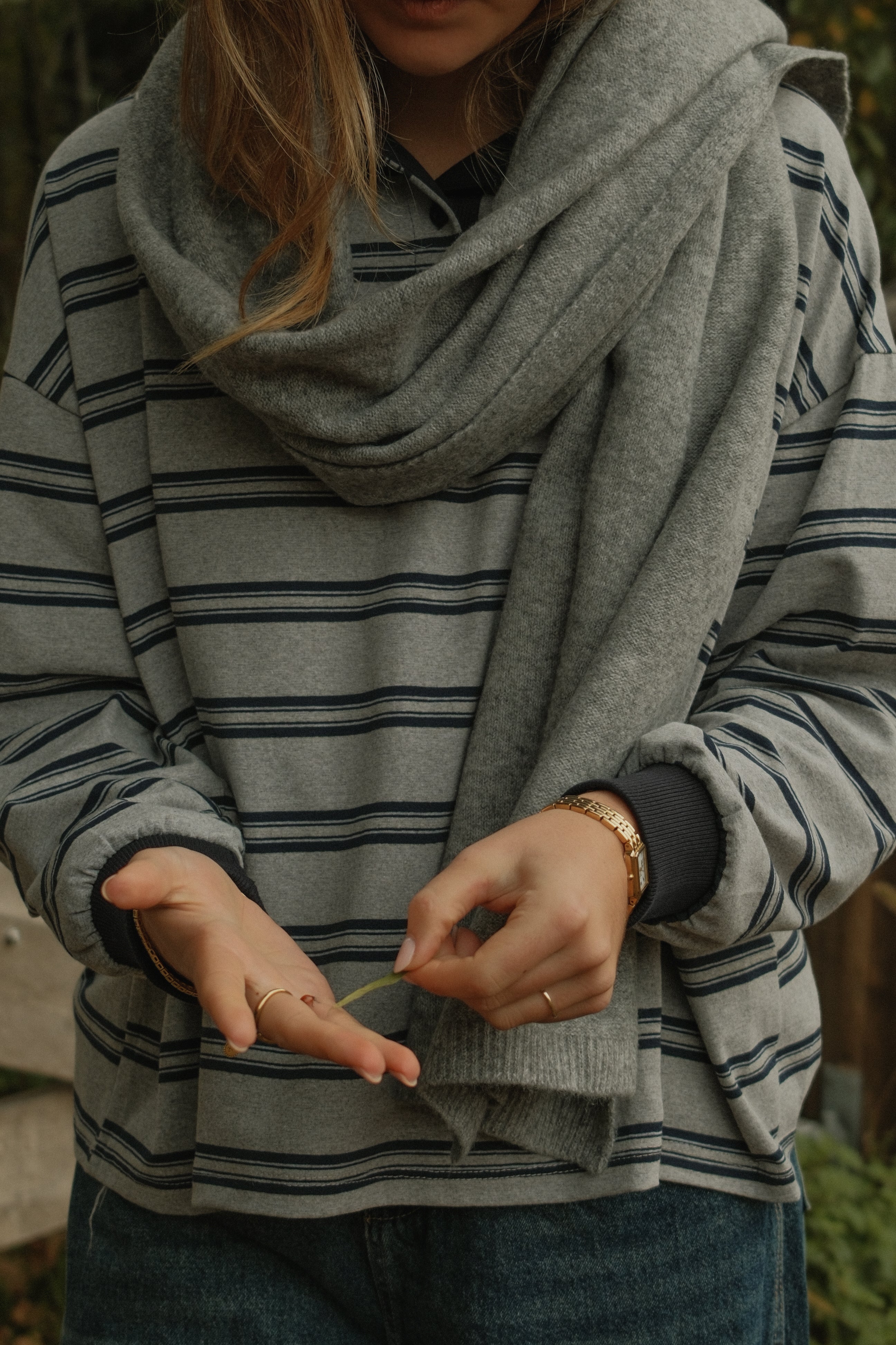 THE WRAP SCARF LIGHT GREY