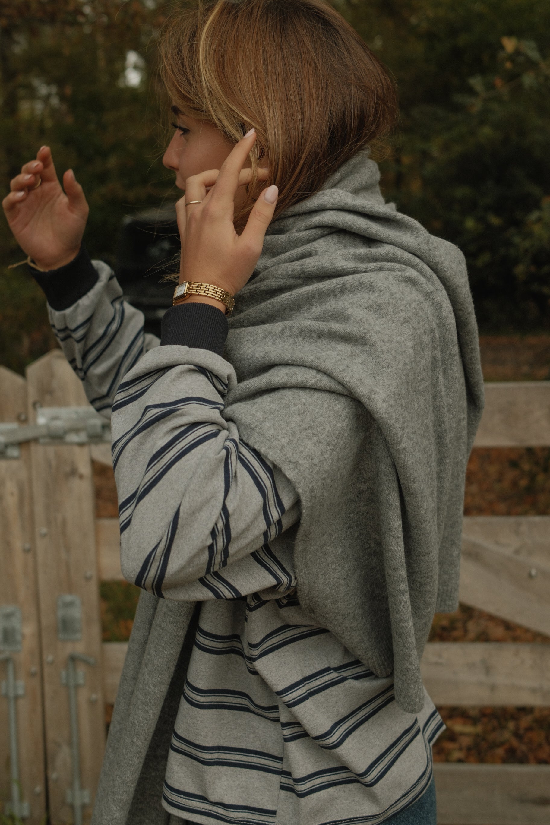 THE WRAP SCARF LIGHT GREY