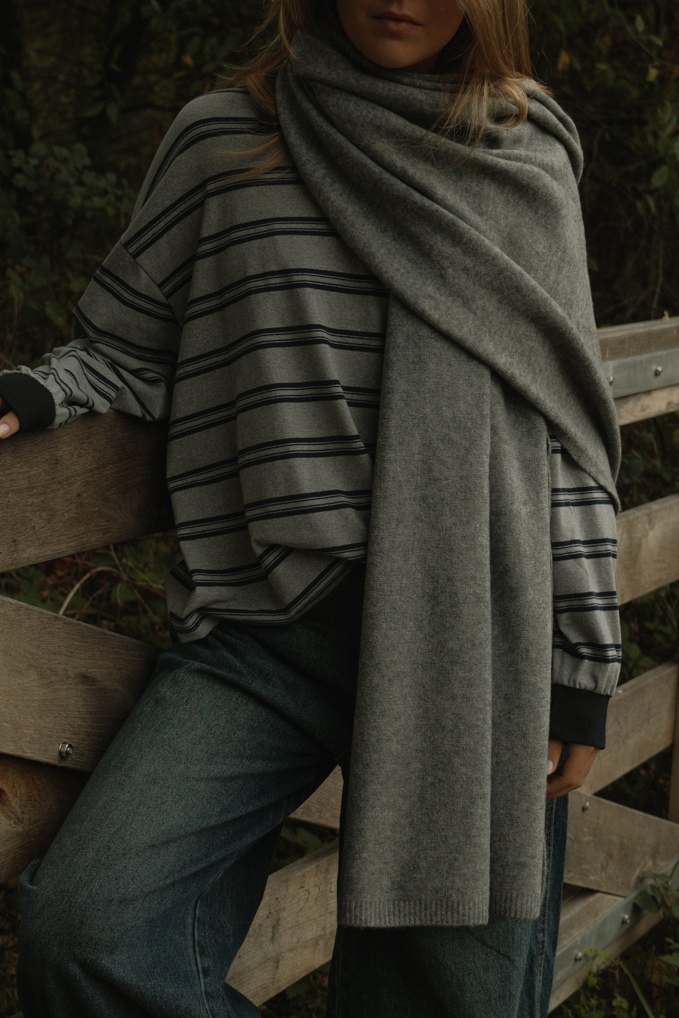 THE WRAP SCARF LIGHT GREY