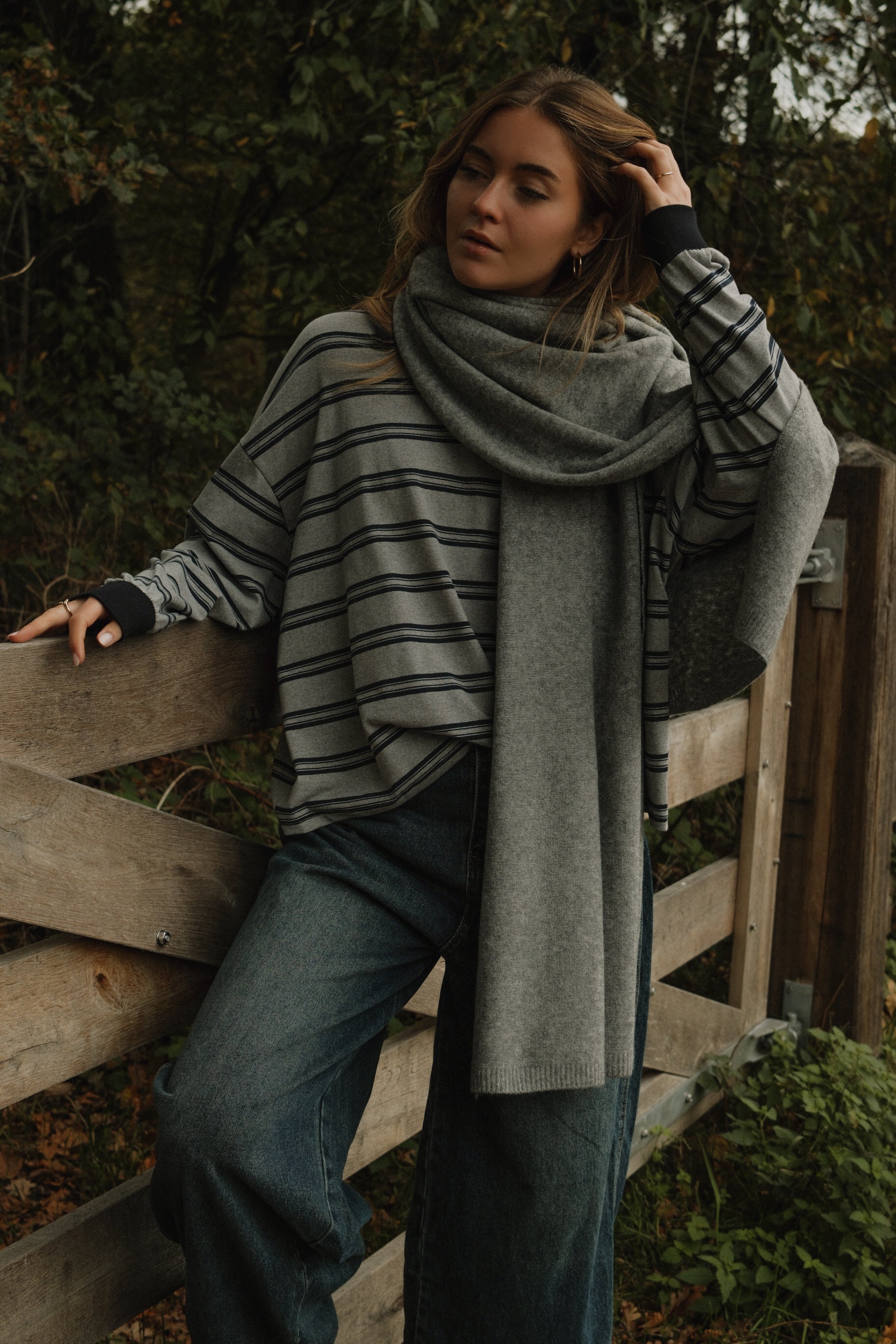 THE WRAP SCARF LIGHT GREY