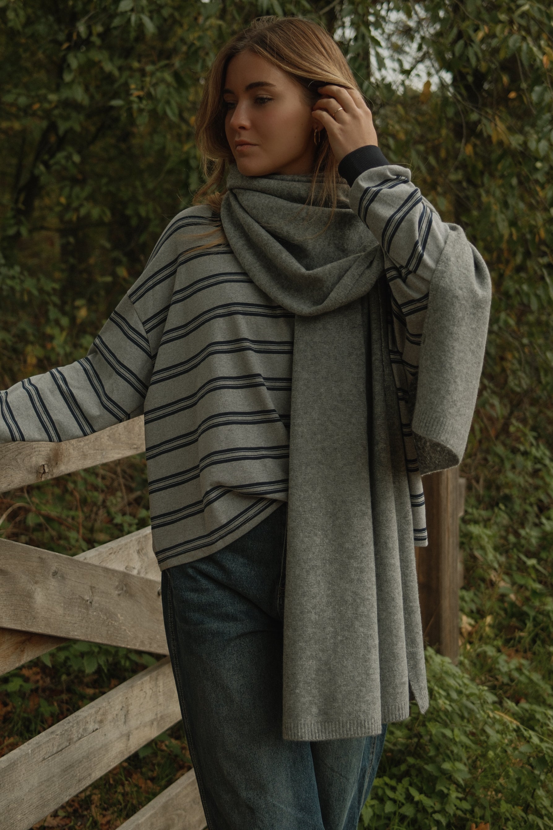 THE WRAP SCARF LIGHT GREY