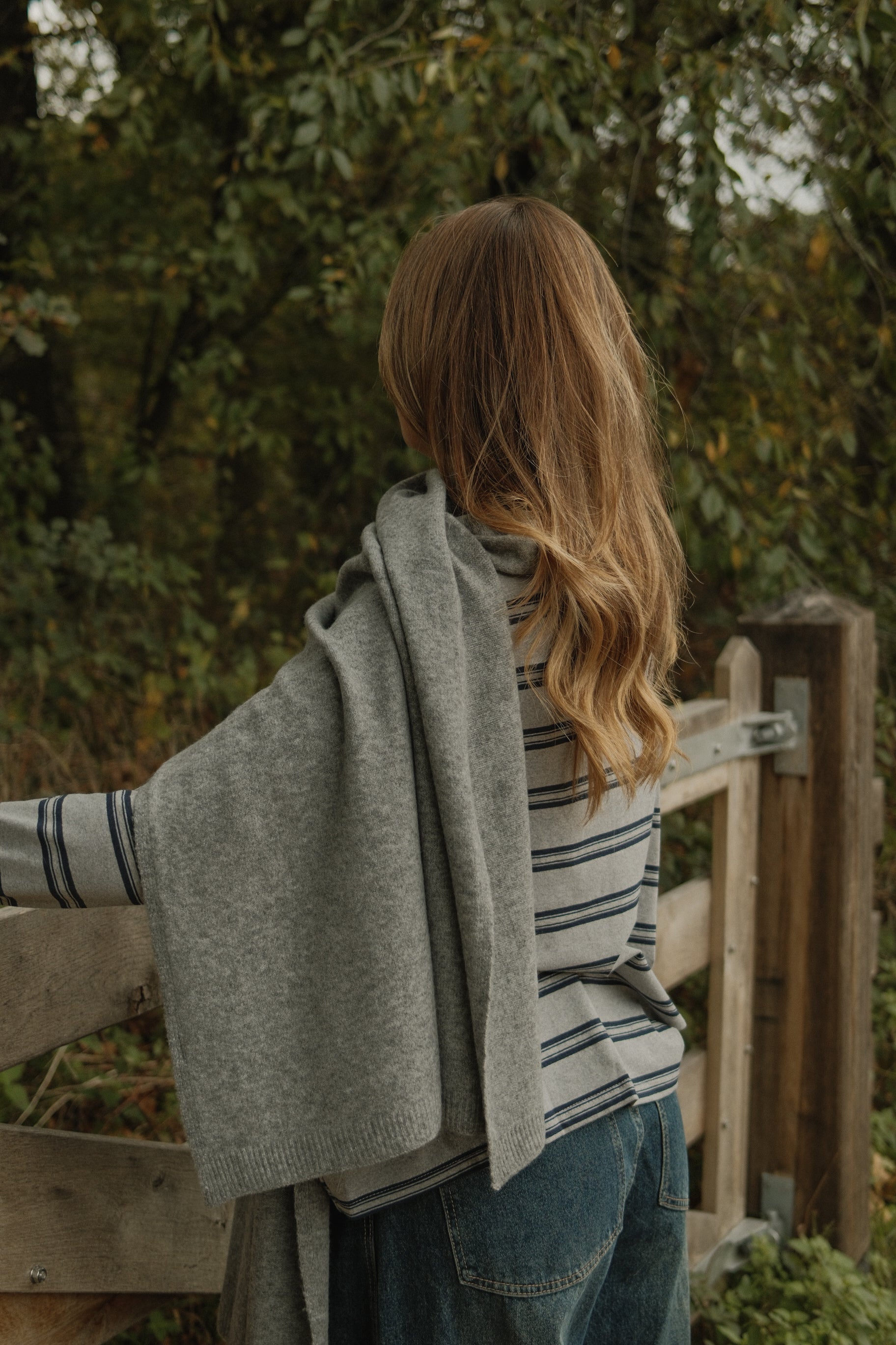 THE WRAP SCARF LIGHT GREY