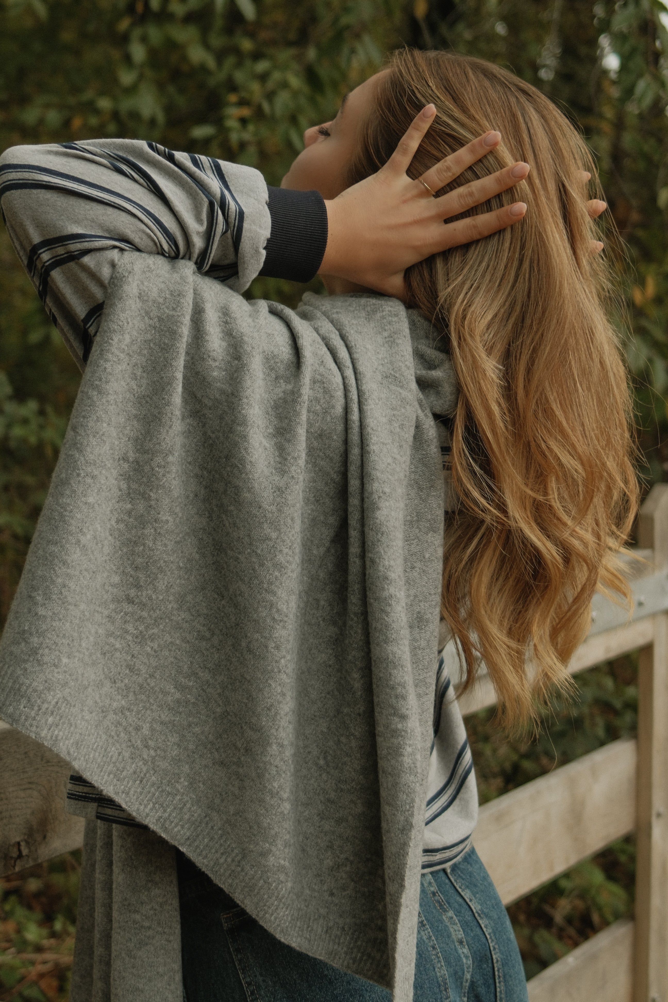 THE WRAP SCARF LIGHT GREY