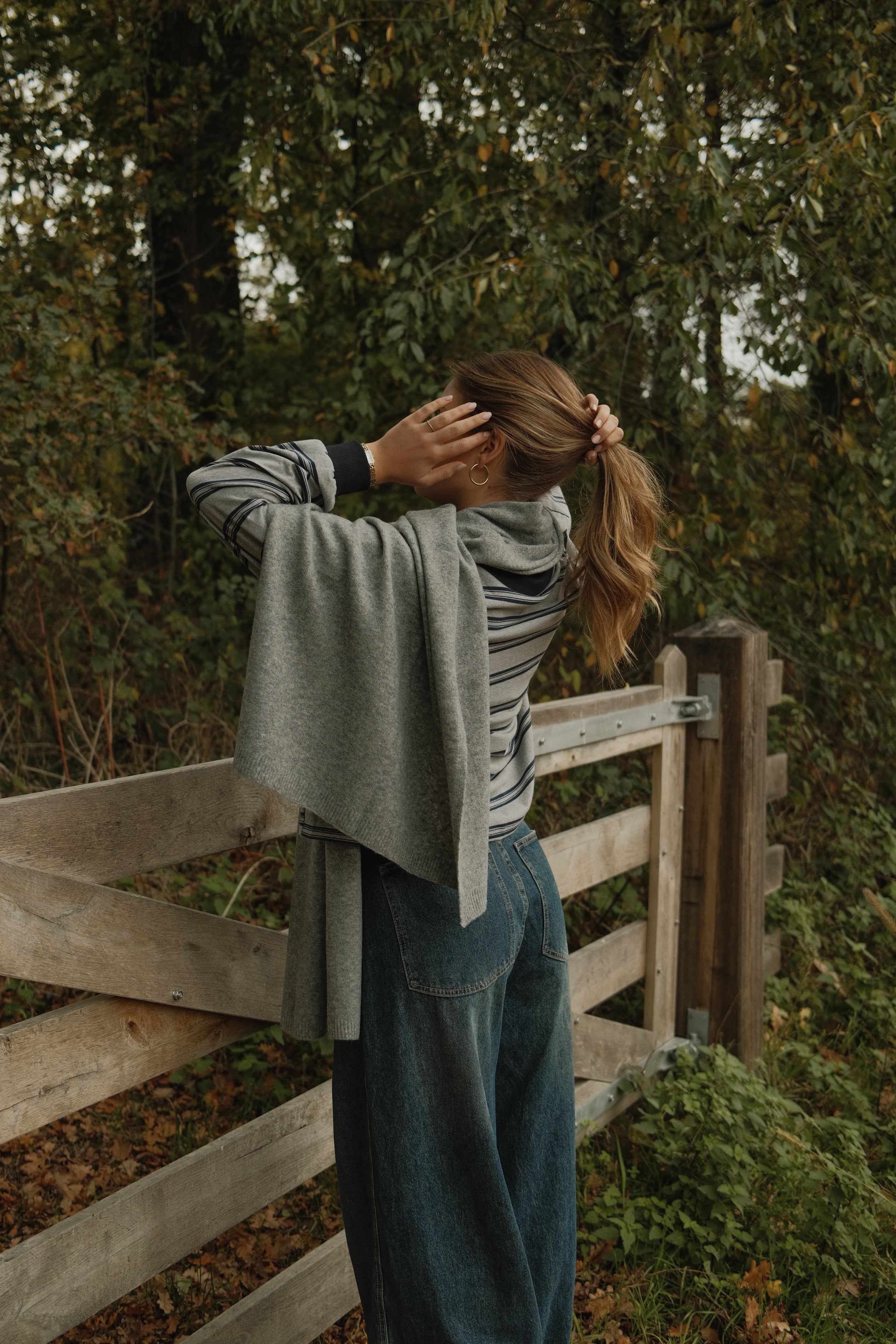 THE WRAP SCARF LIGHT GREY