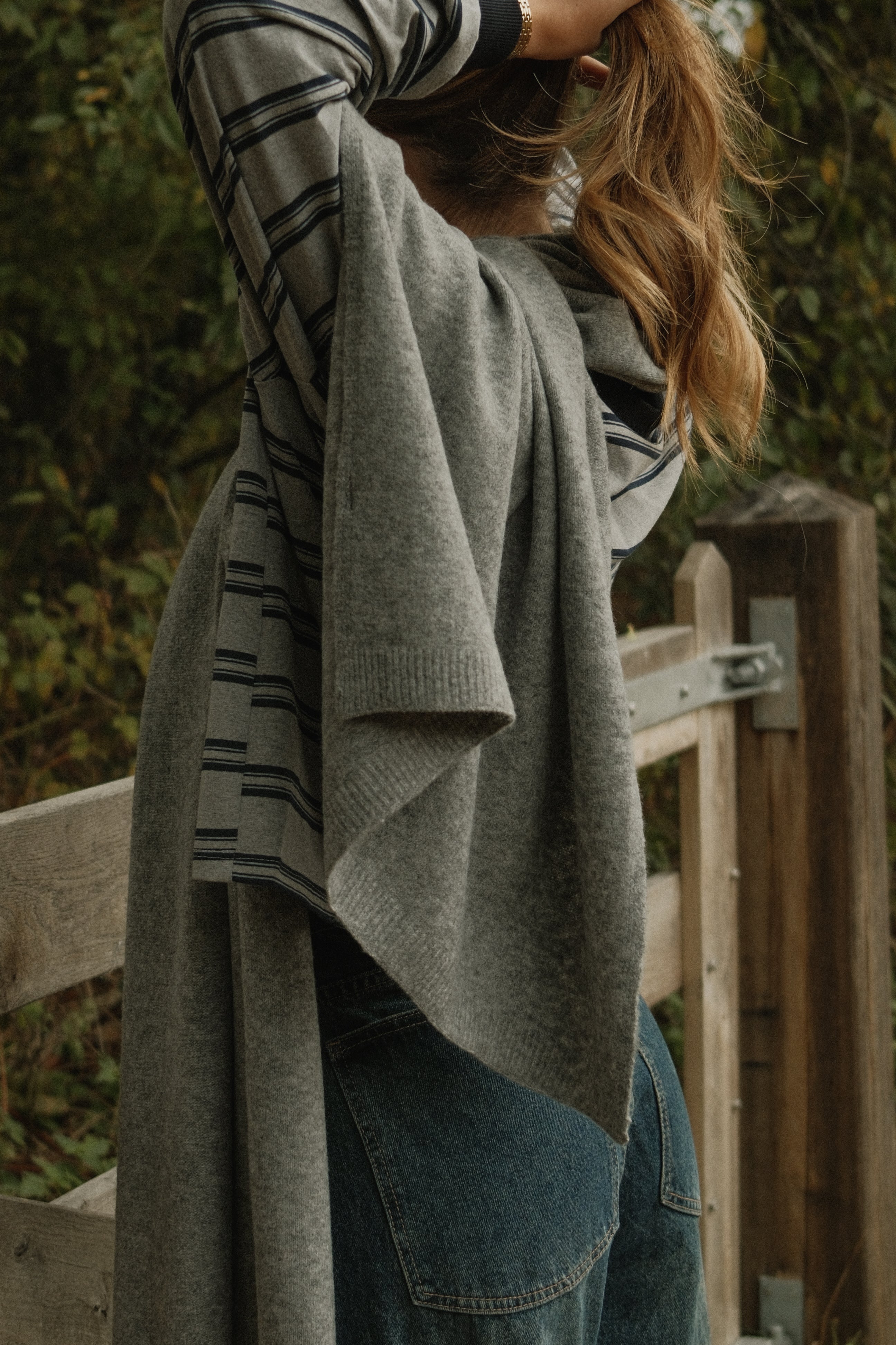 THE WRAP SCARF LIGHT GREY