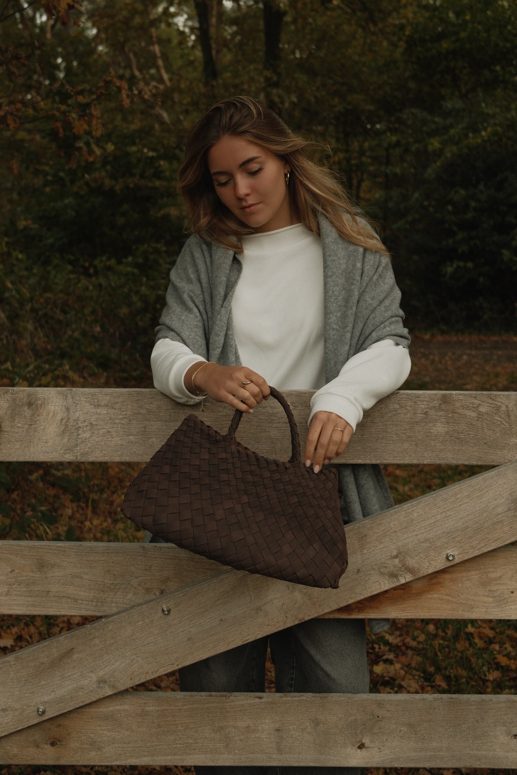 THE IRIS OFF SHOULDER SWEAT WHITE