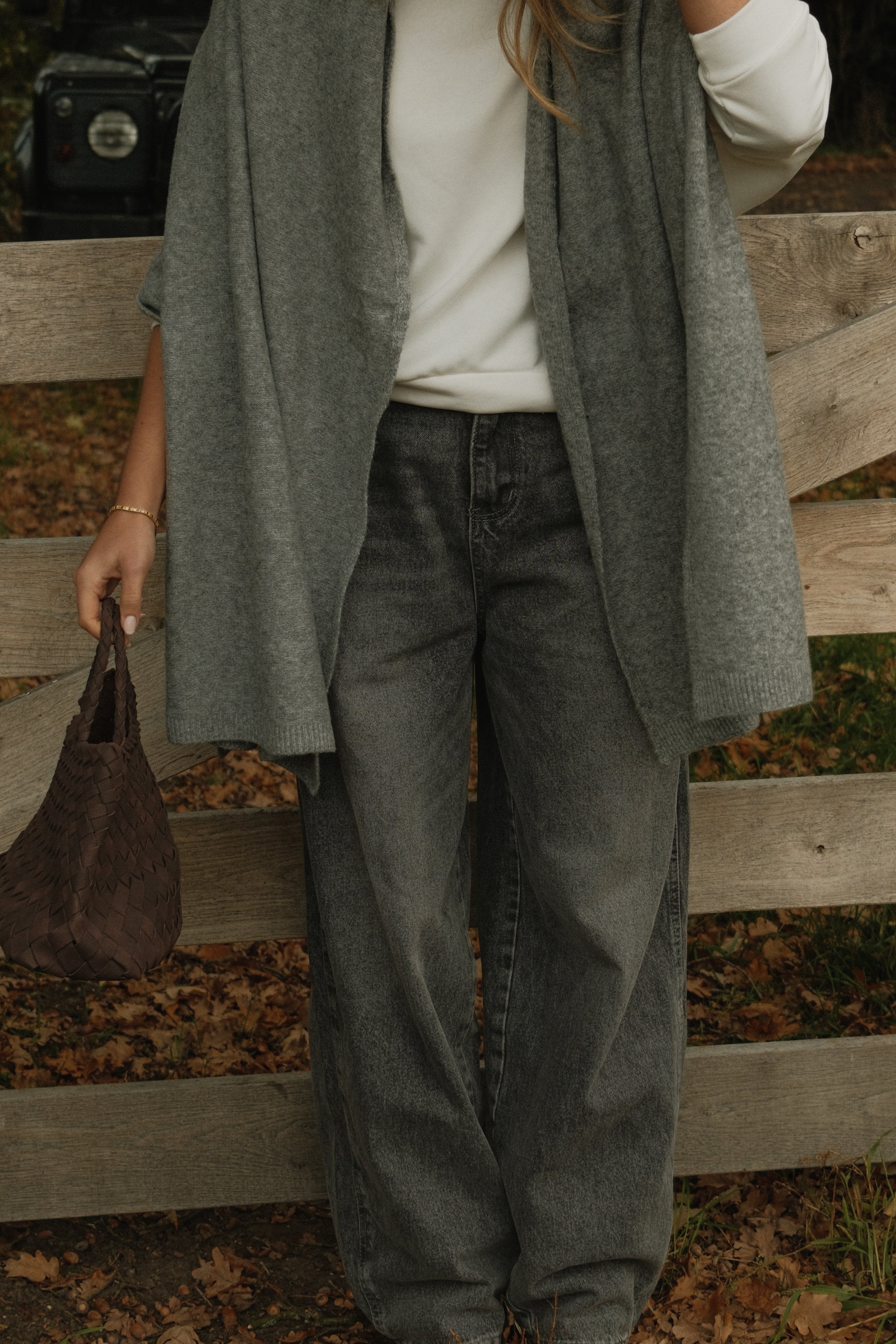 THE RELAXED BALLOON JEANS GREY