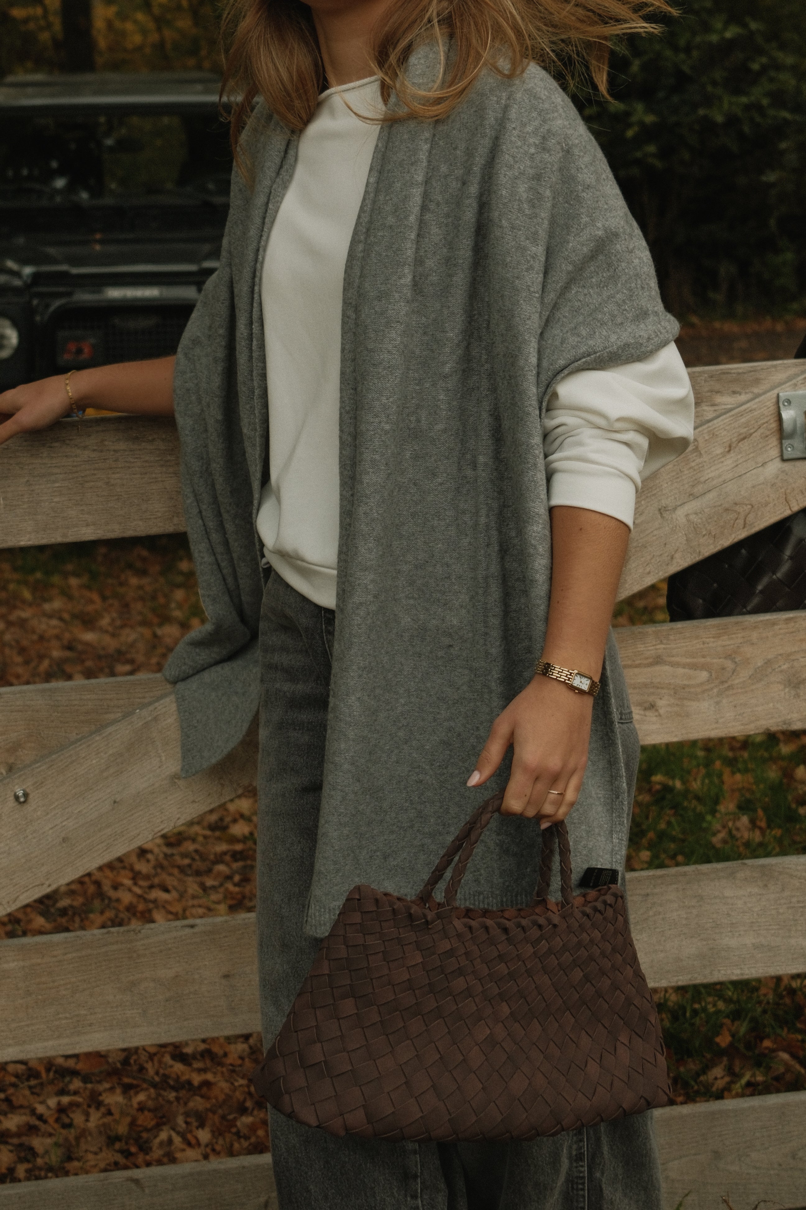 THE IRIS OFF SHOULDER SWEAT WHITE