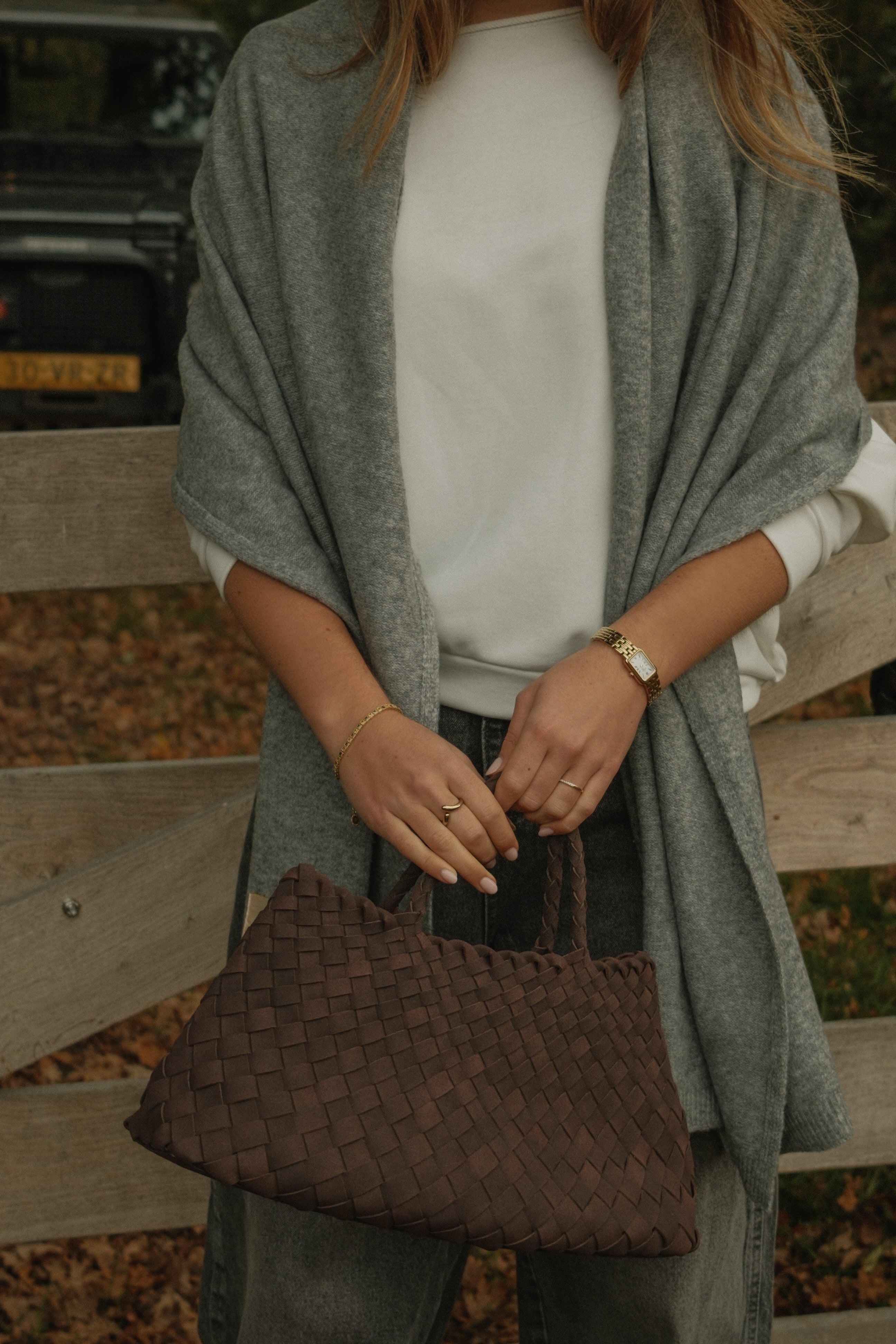 THE IRIS OFF SHOULDER SWEAT WHITE