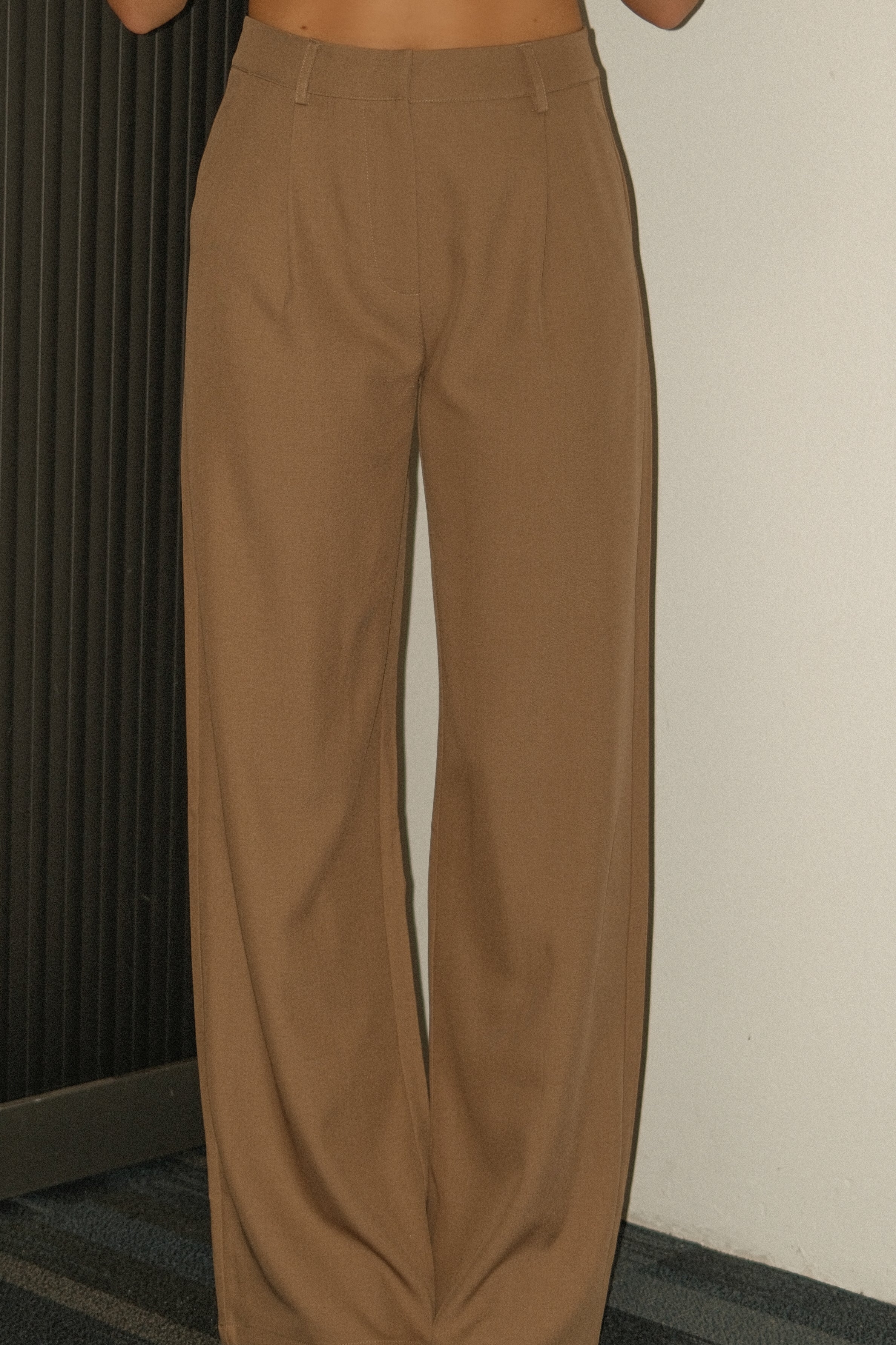 THE STELLA OVERSIZED SLEEVELESS BLAZER TAUPE