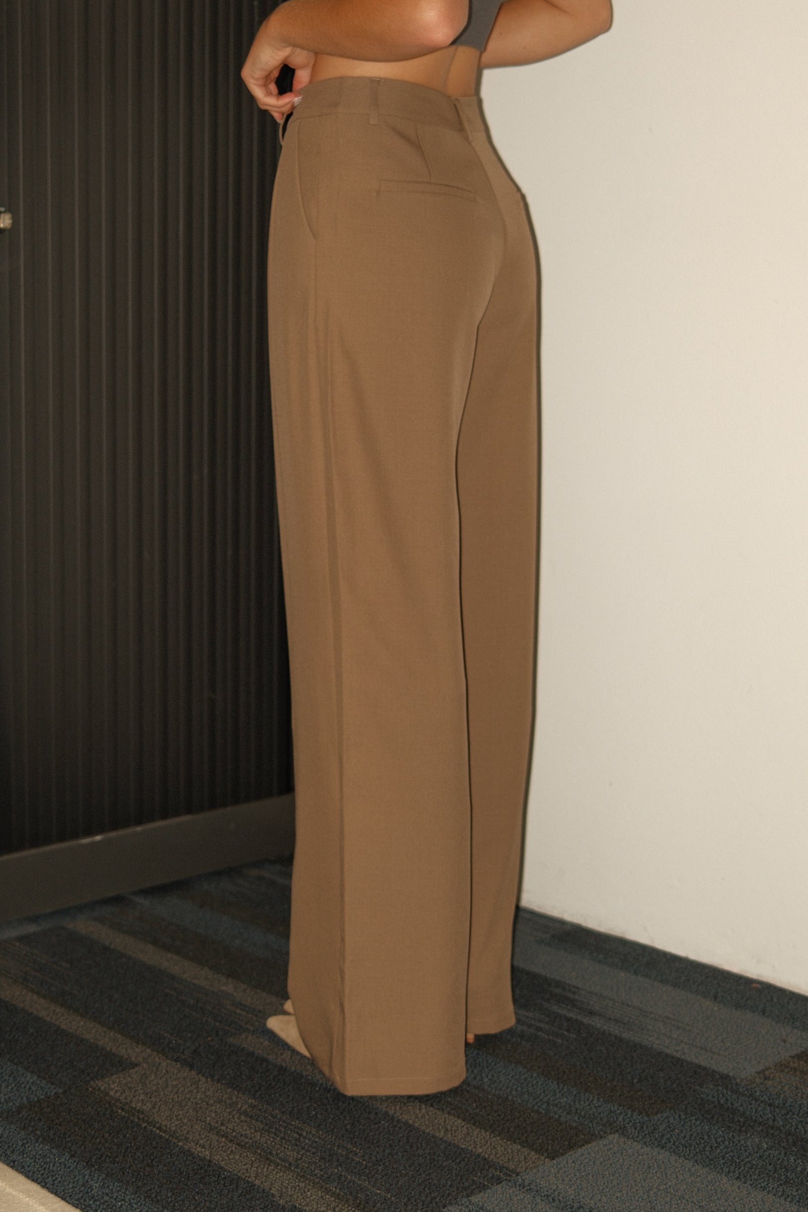THE STELLA PANTALON TAUPE