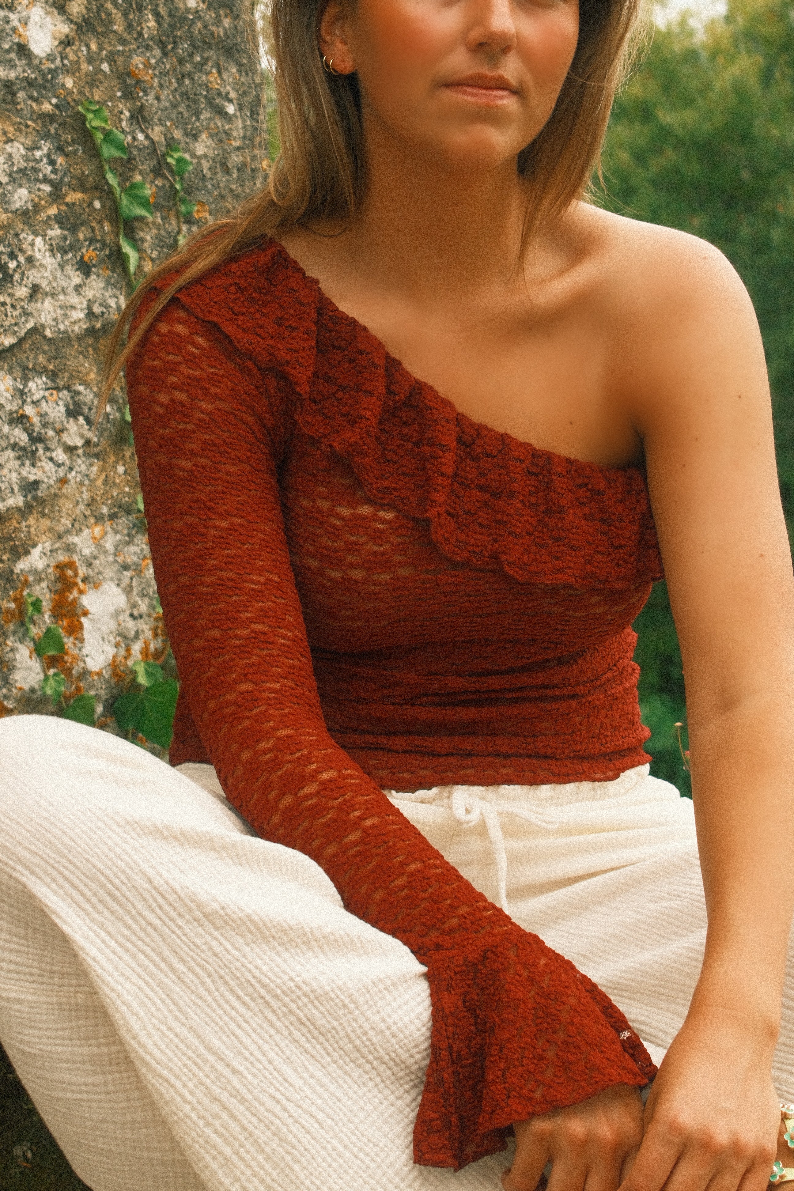 ONE-SHOULDER MIA TOP BORDEAUX