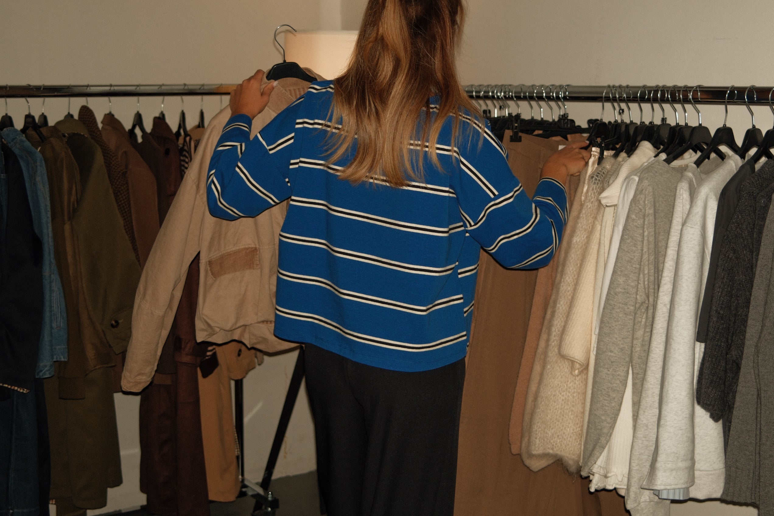 THE STRIPED FLARE TEE COBALT BLUE