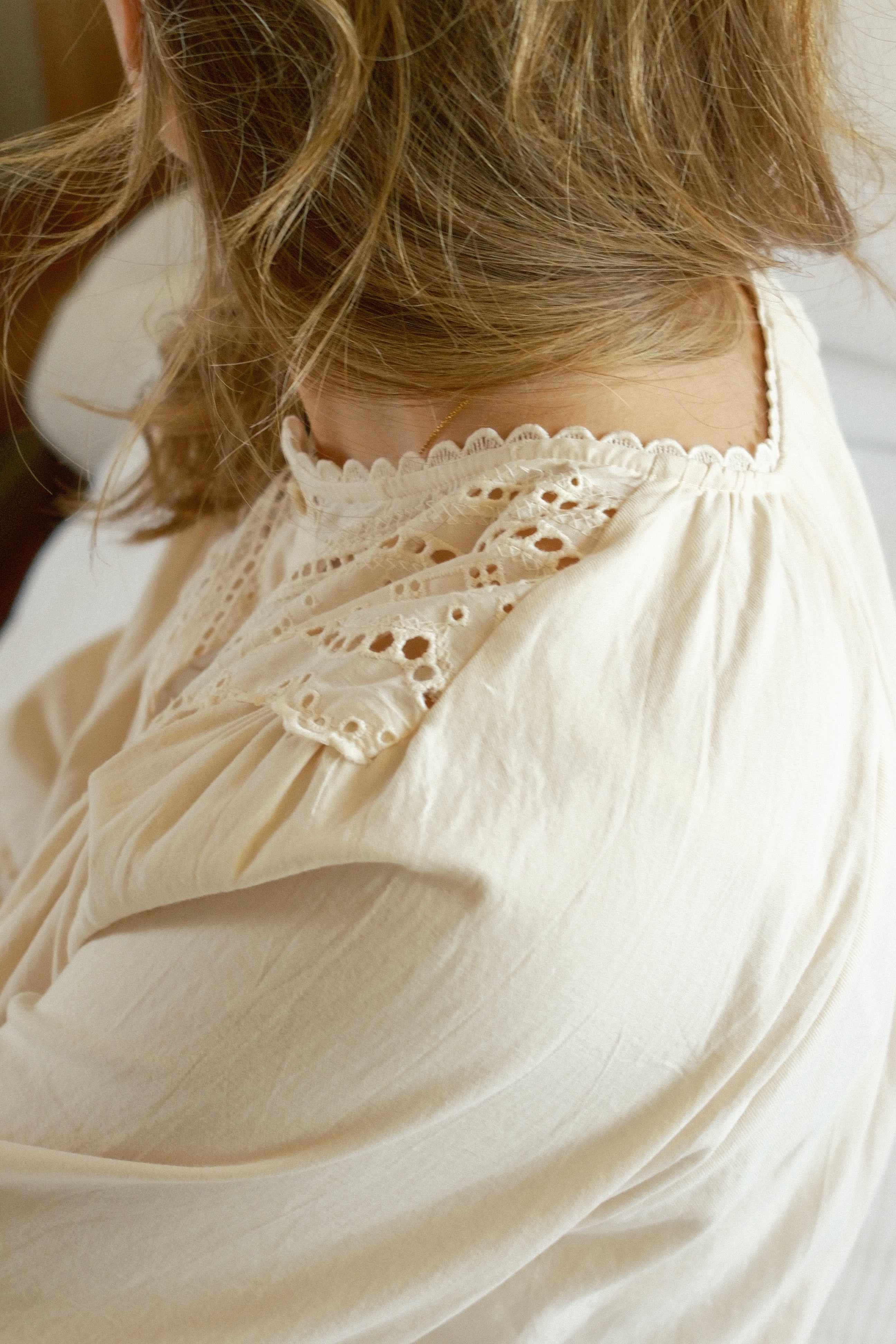 JOLINE BRODERIE BLOUSE ECRU