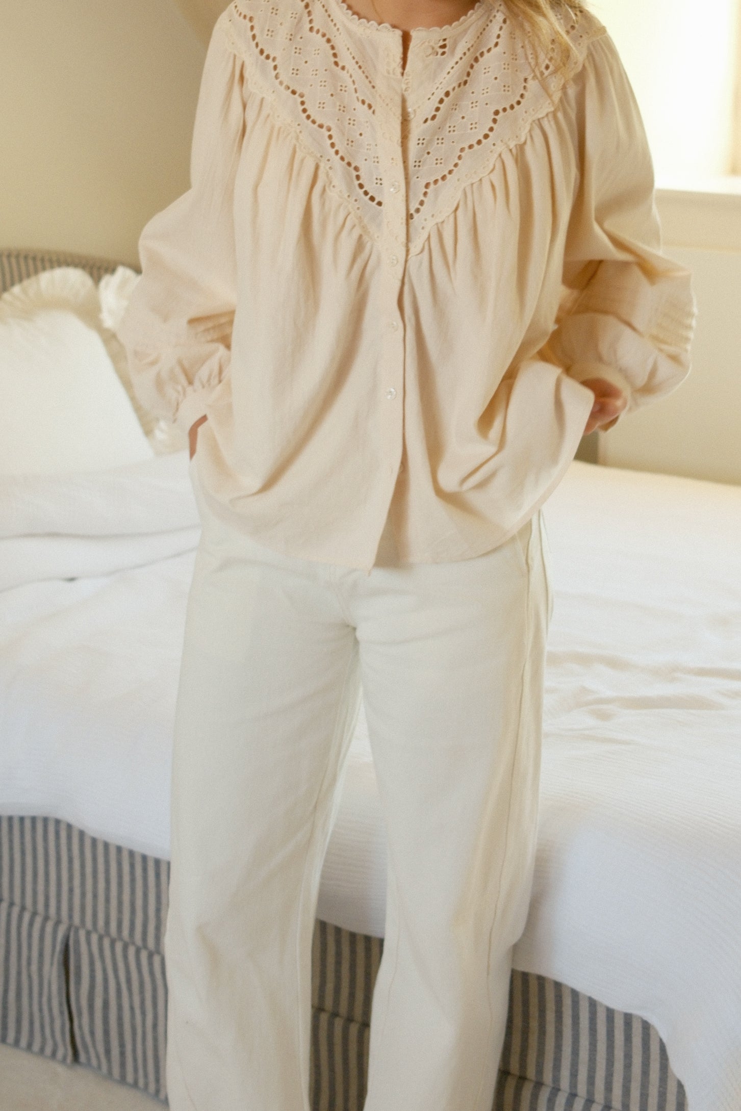 JOLINE BRODERIE BLOUSE ECRU