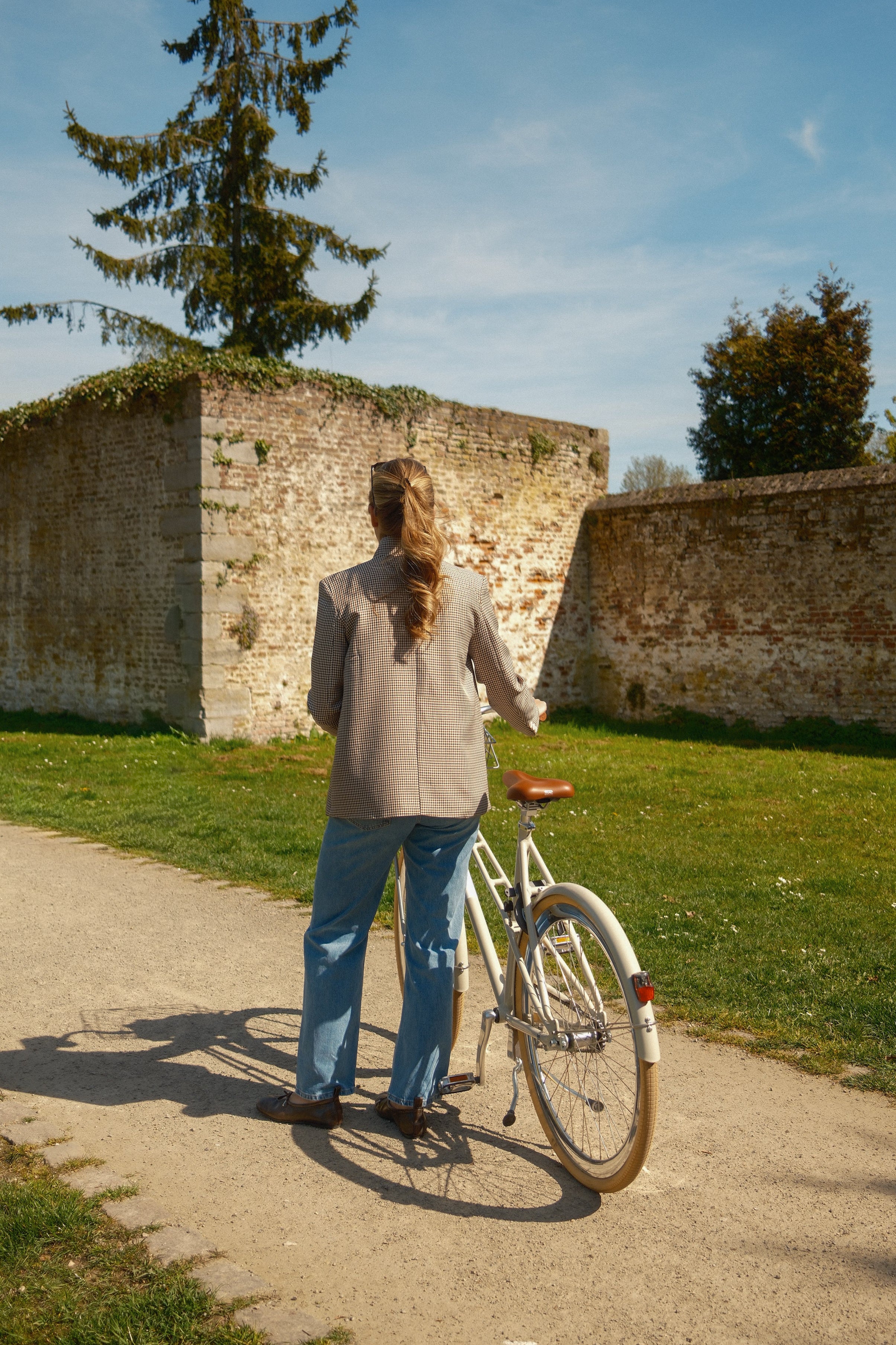 THE BUTTON CHECKED BLAZER