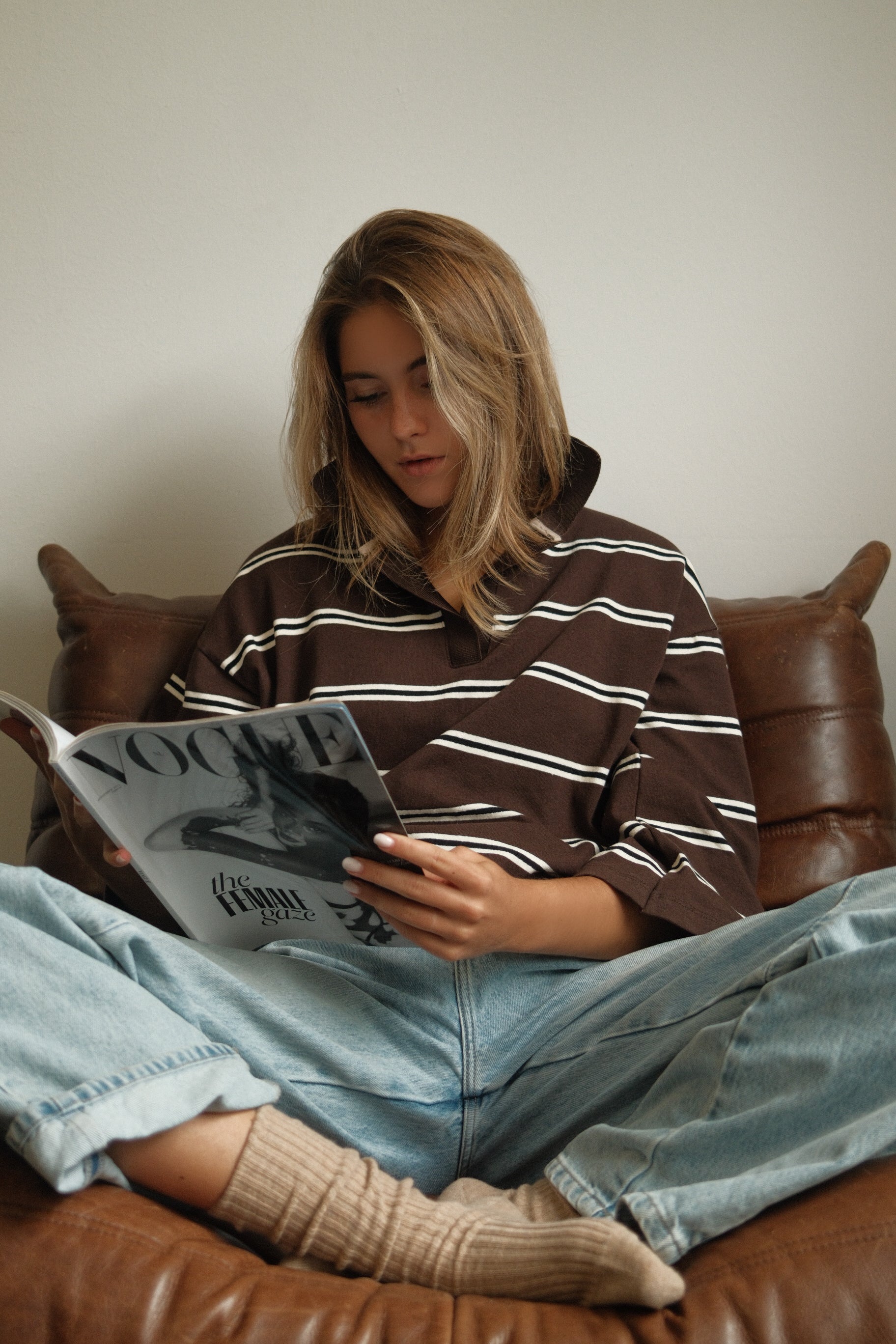 THE STRIPED POLO SWEATER CHOCO