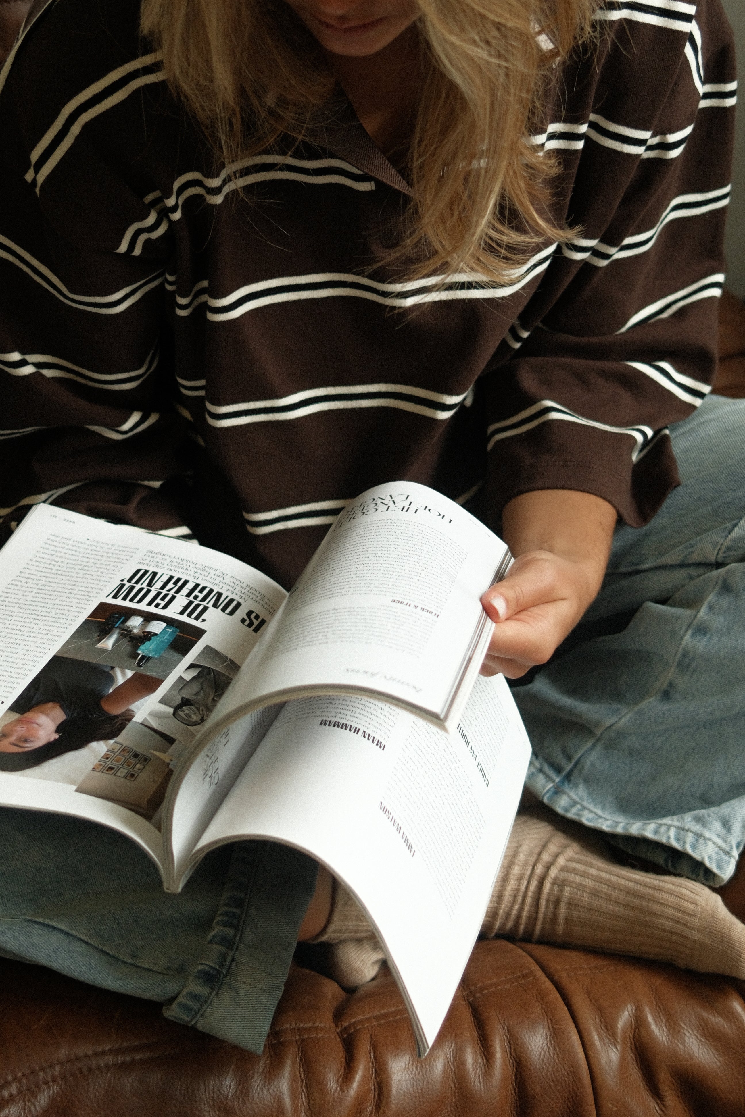 THE STRIPED POLO SWEATER CHOCO