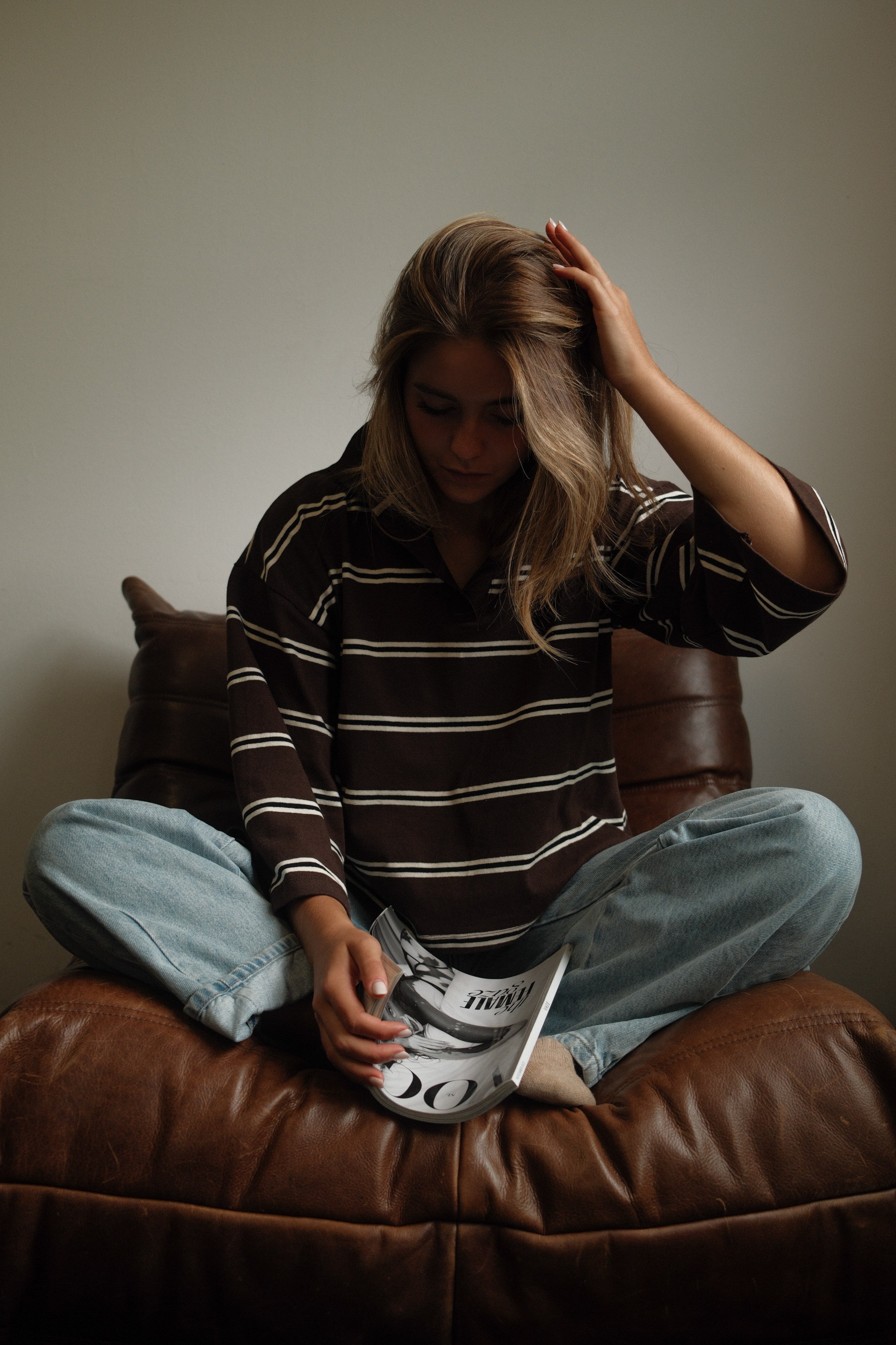 THE STRIPED POLO SWEATER CHOCO