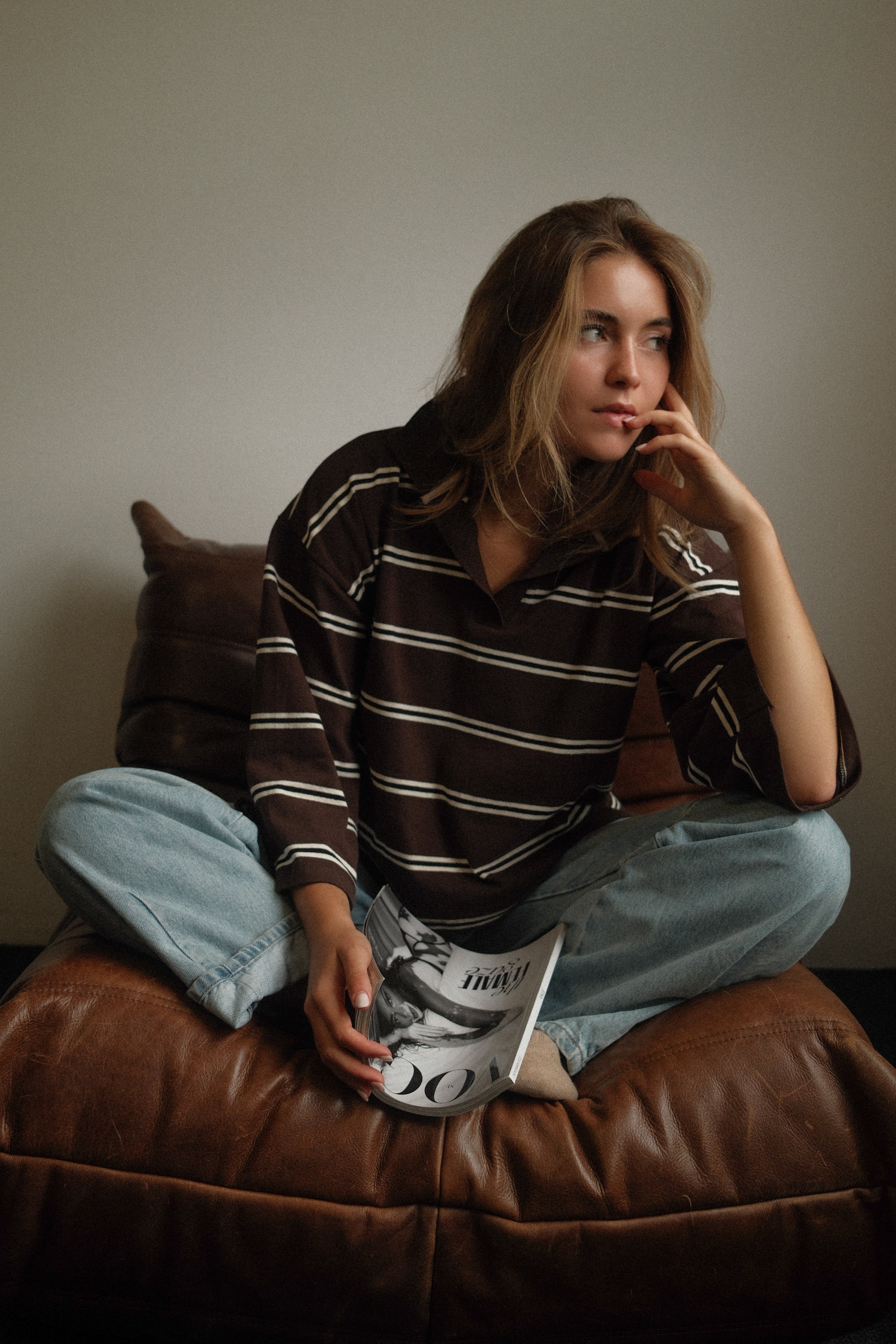 THE STRIPED POLO SWEATER CHOCO
