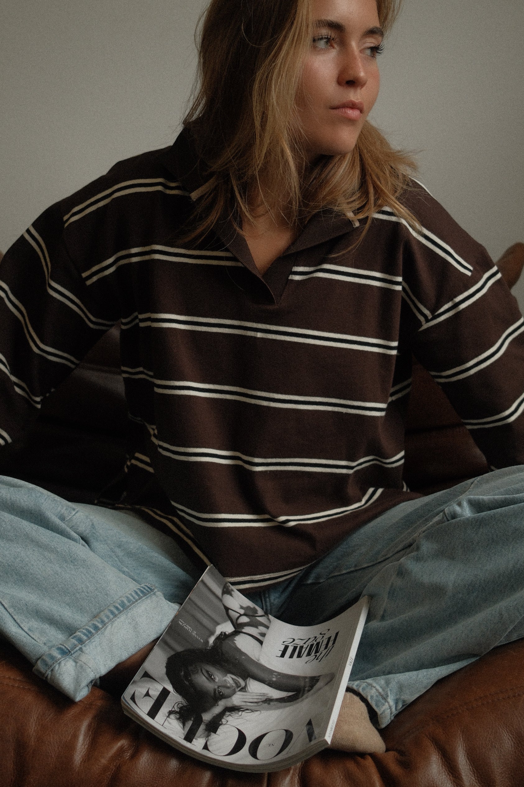 THE STRIPED POLO SWEATER CHOCO