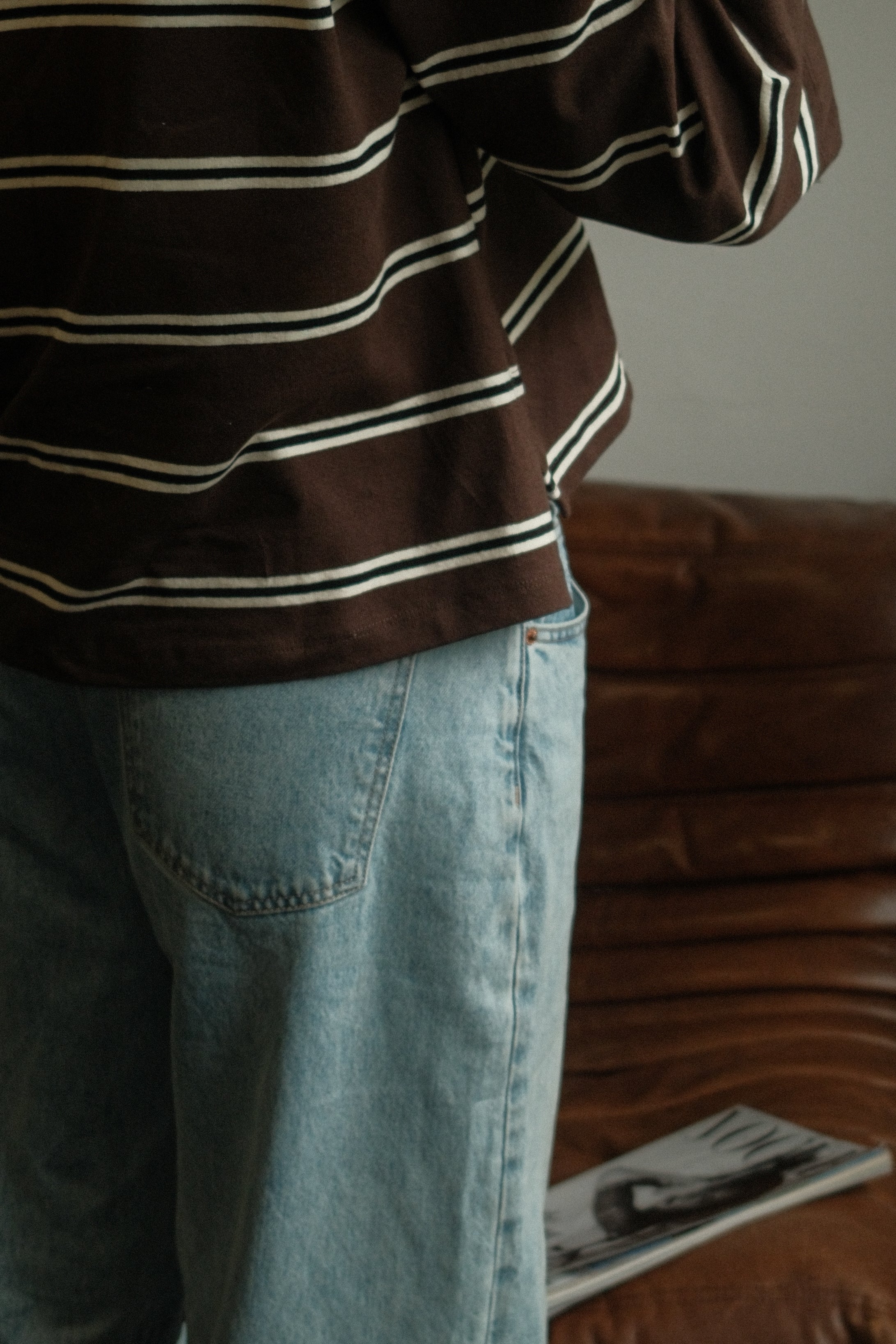 THE STRIPED POLO SWEATER CHOCO