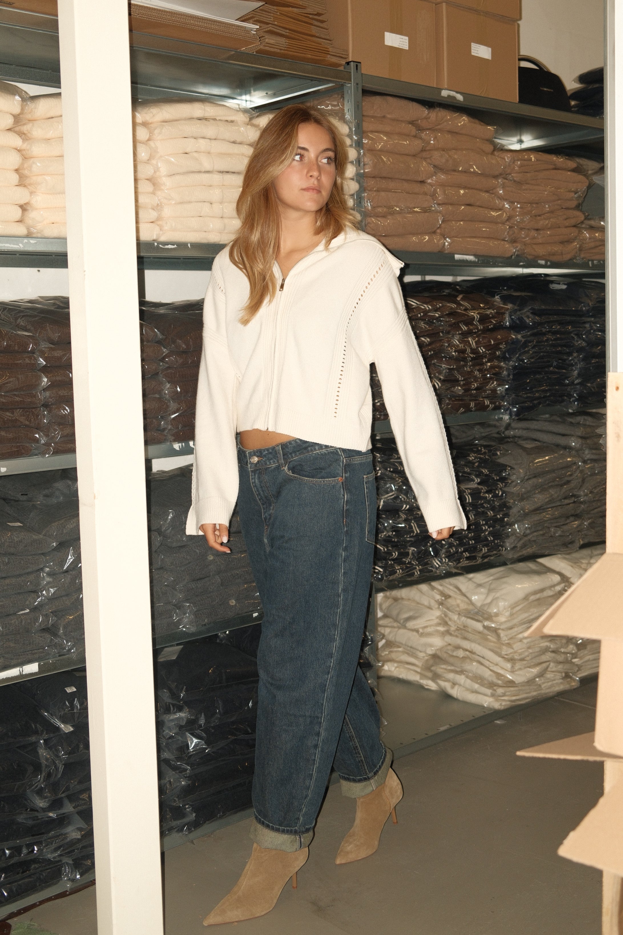 THE GRAND COLLAR KNIT OFF-WHITE