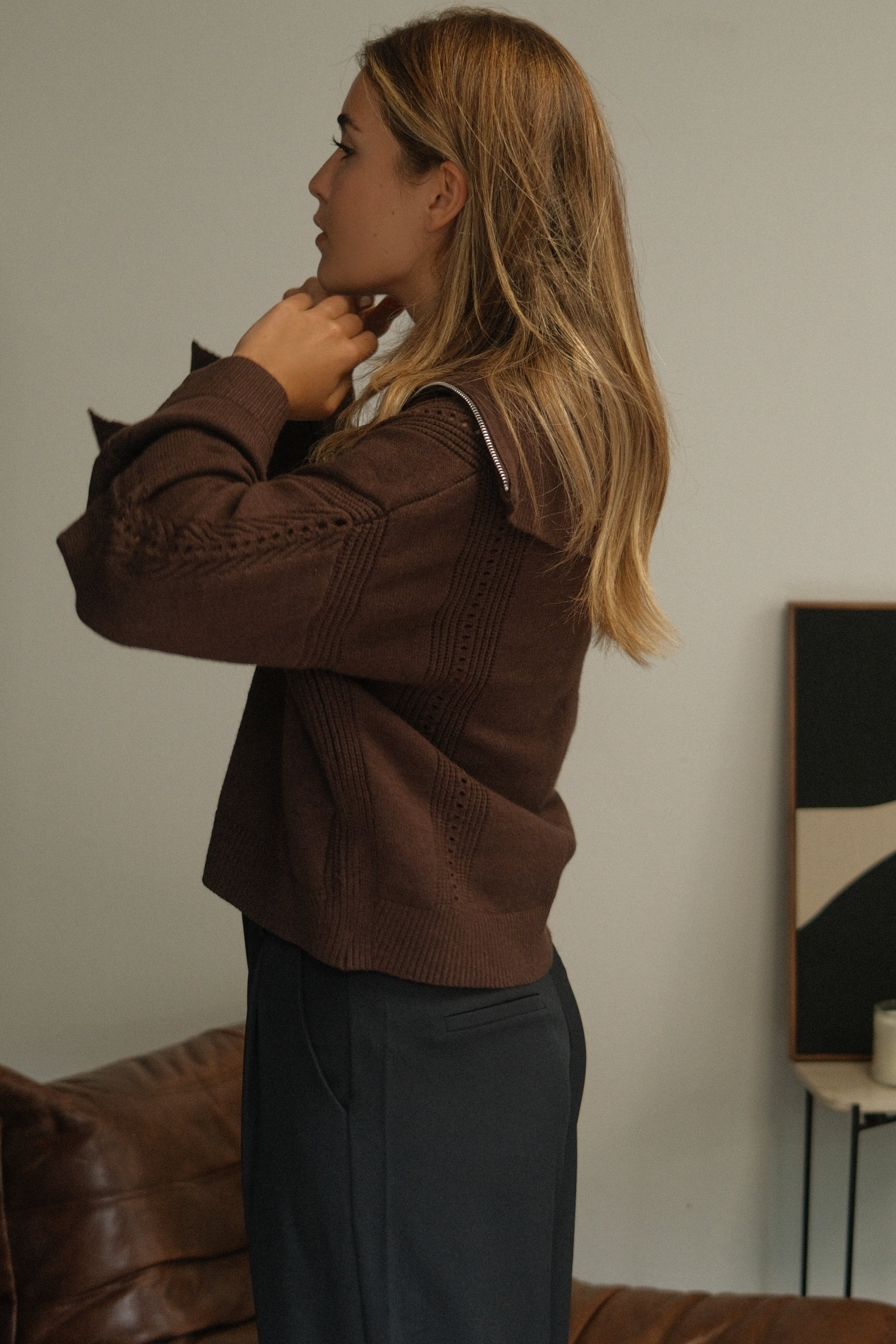 THE GRAND COLLAR KNIT CHOCO