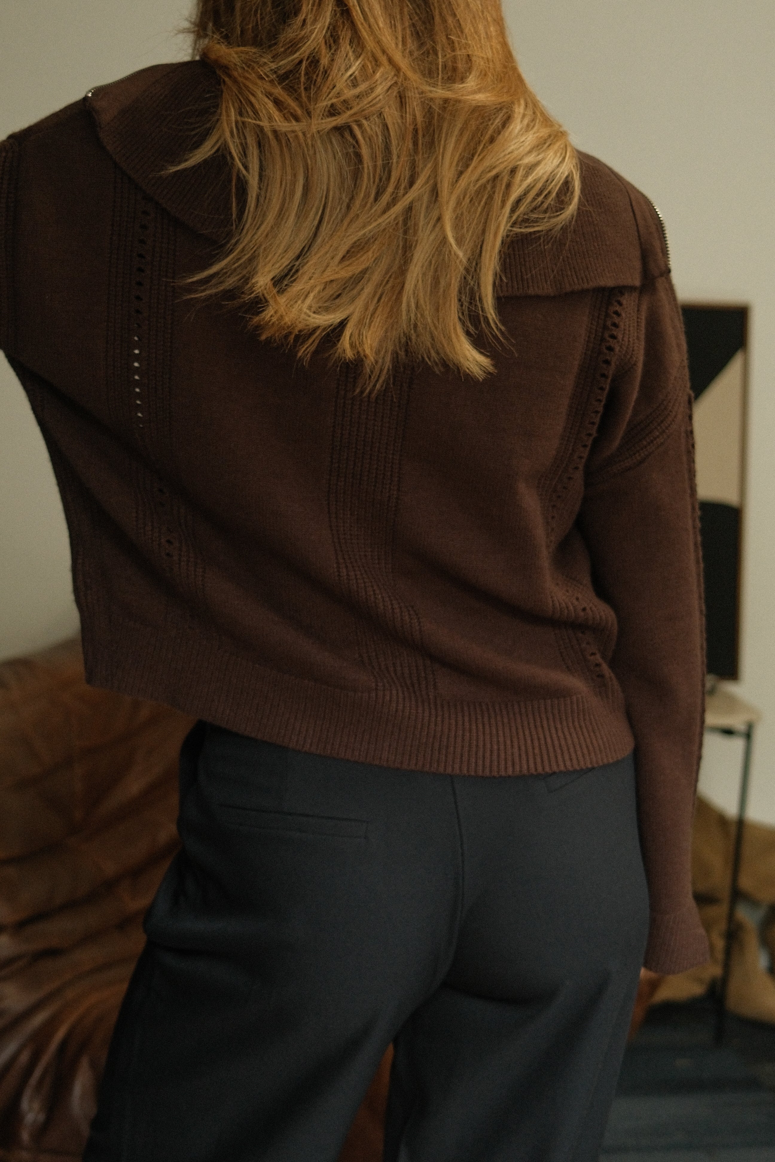 THE GRAND COLLAR KNIT CHOCO