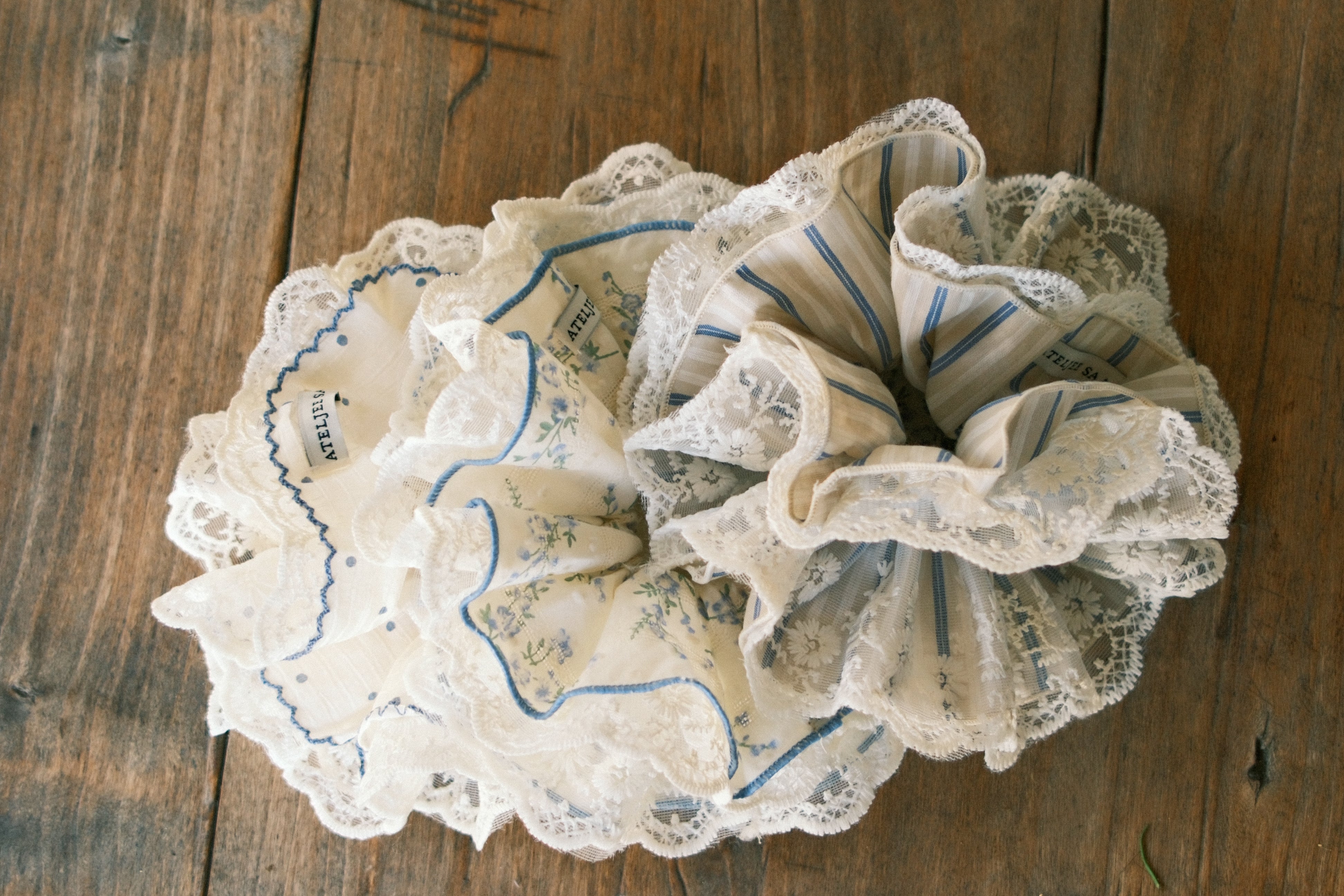 THE FRENCH SUMMER SCRUNCHIE