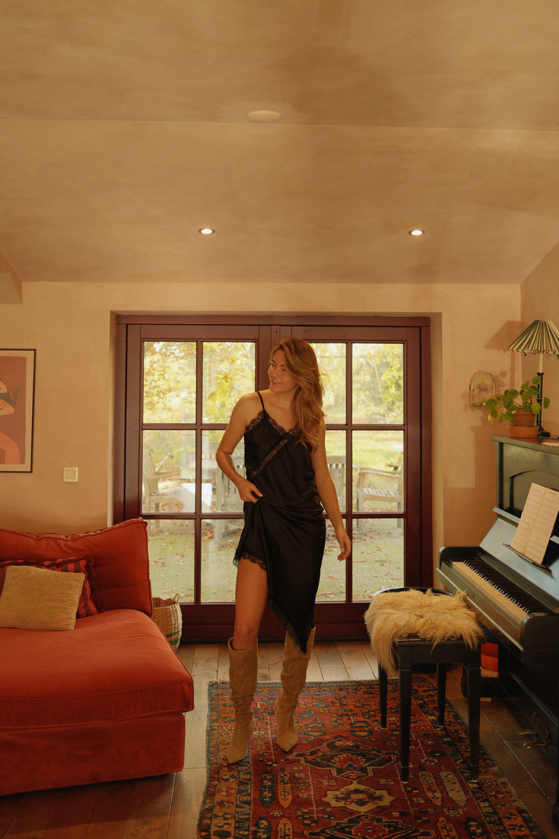 LACY DRESS BLACK