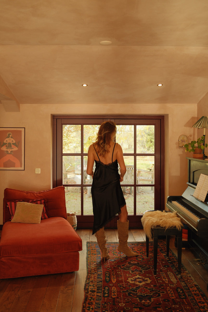 LACY DRESS BLACK