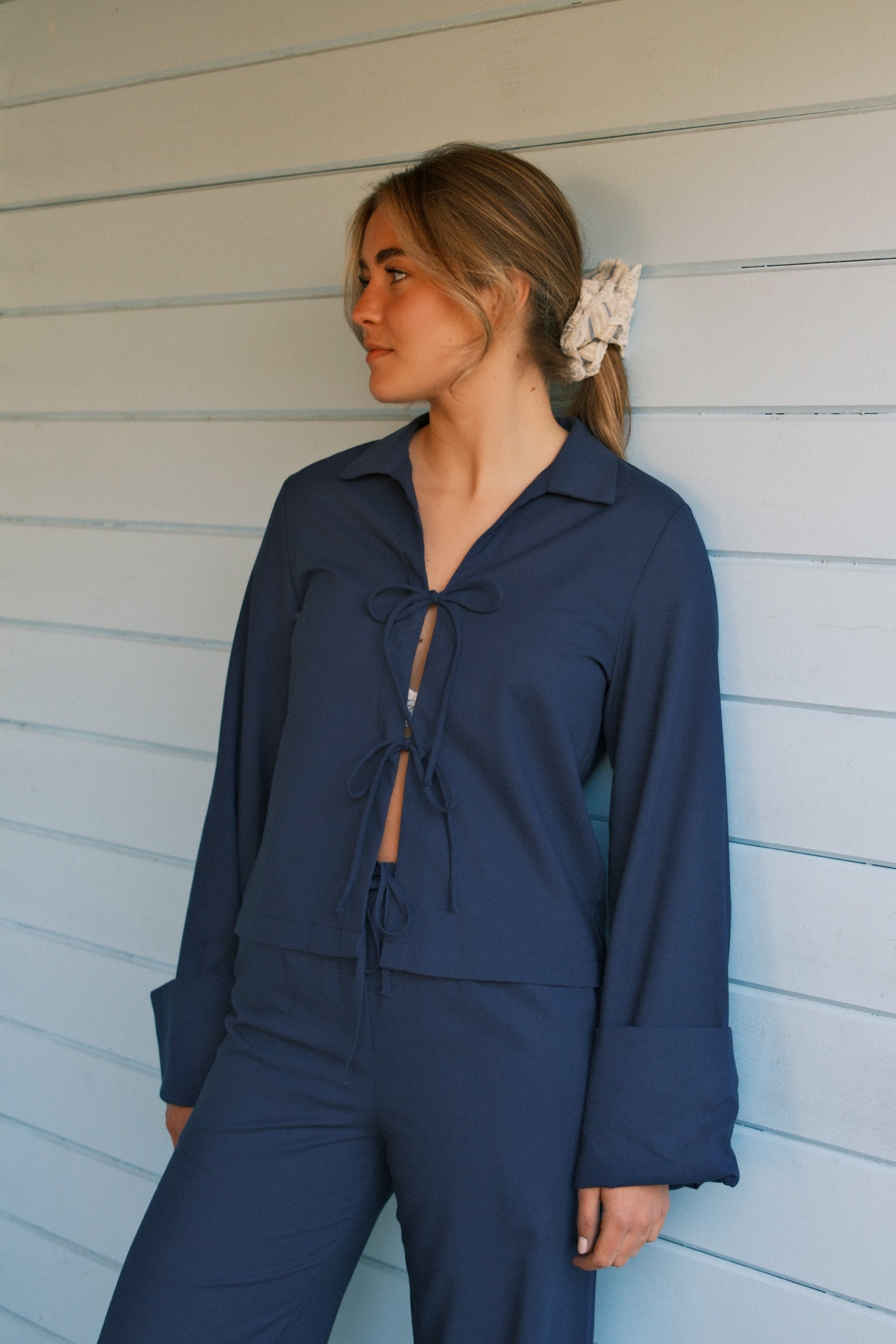 THE APRIL TOP NAVY