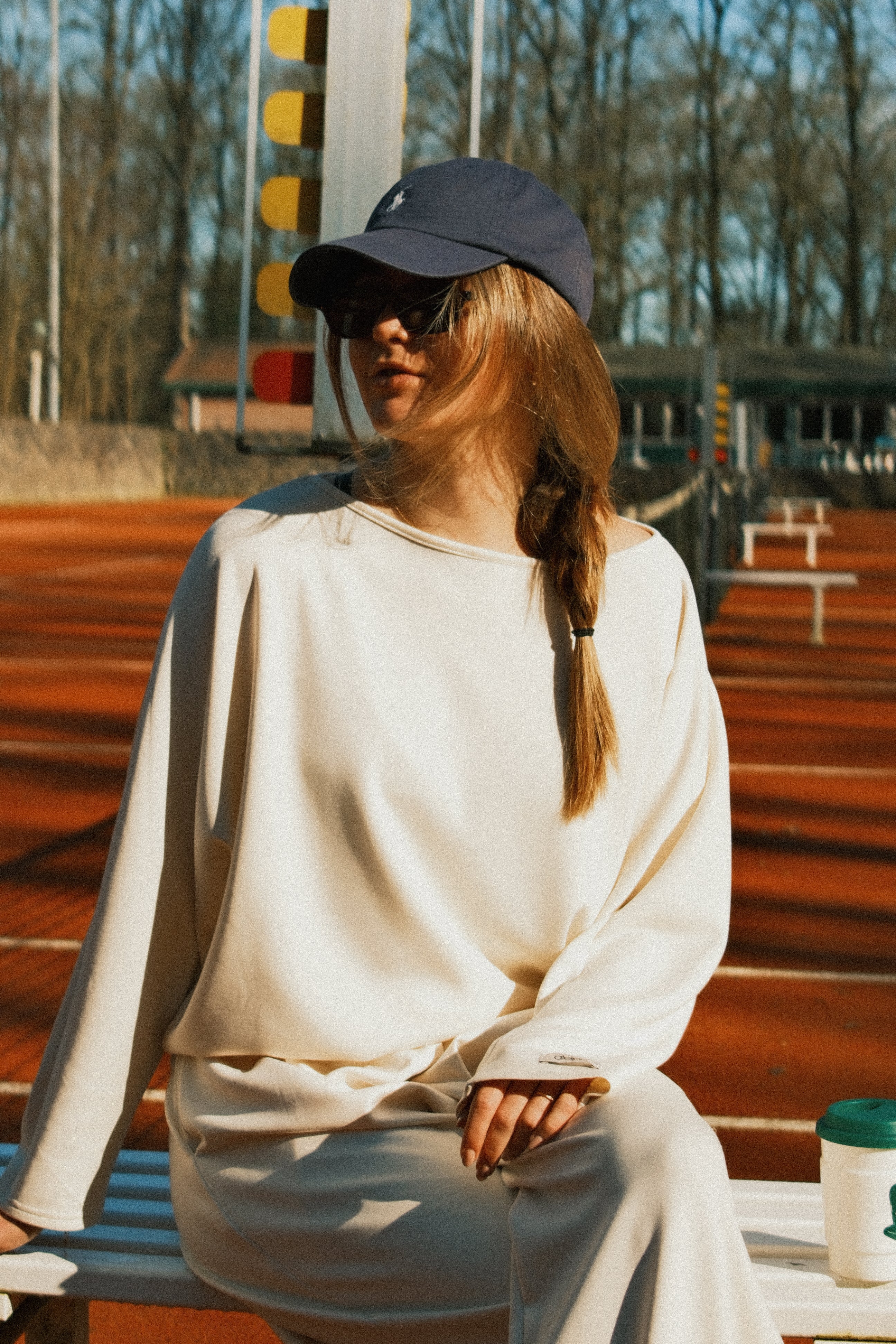 OFF SHOULDER ATELJEE TEE ECRU