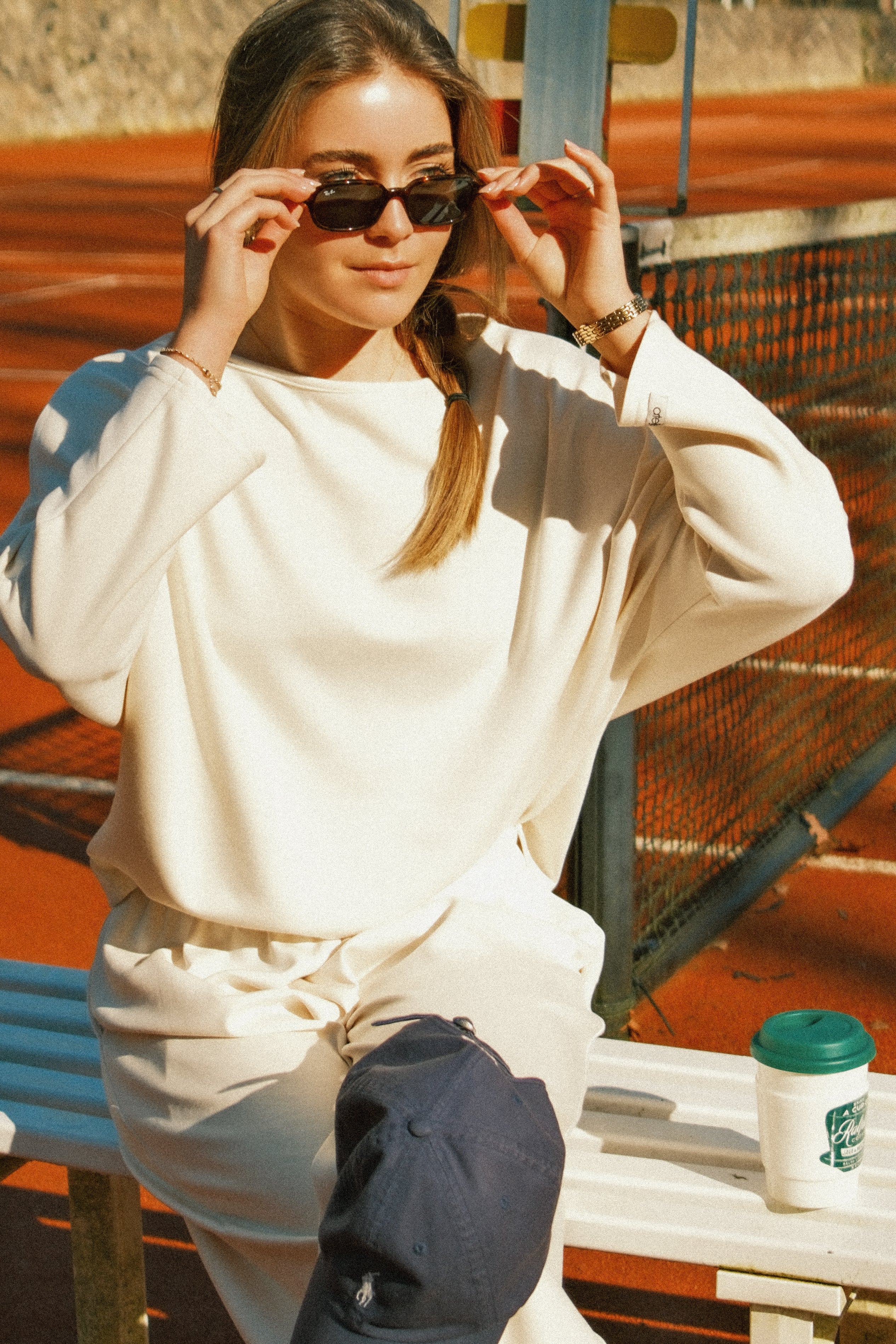 OFF SHOULDER ATELJEE TEE ECRU