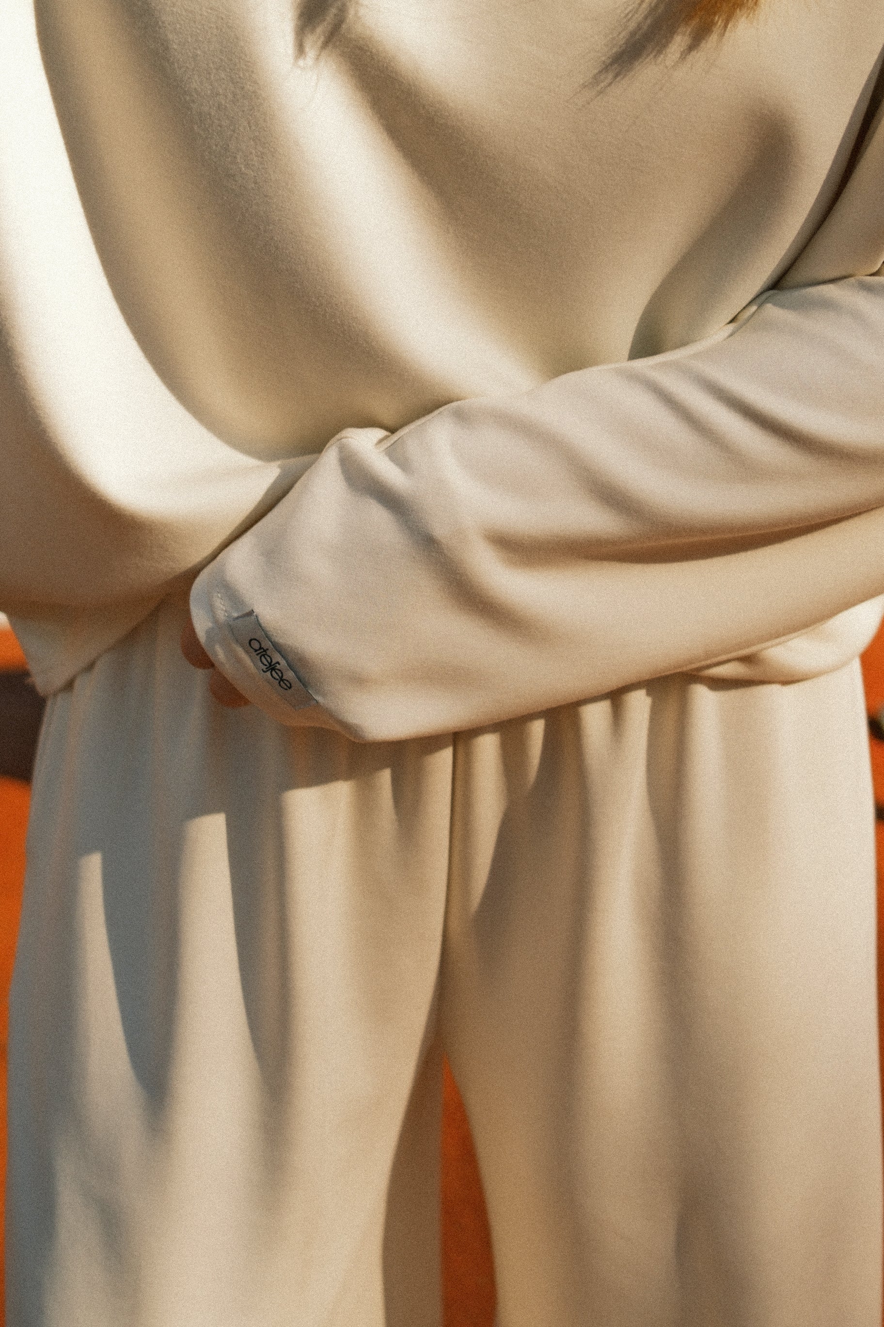 OFF SHOULDER ATELJEE TEE ECRU