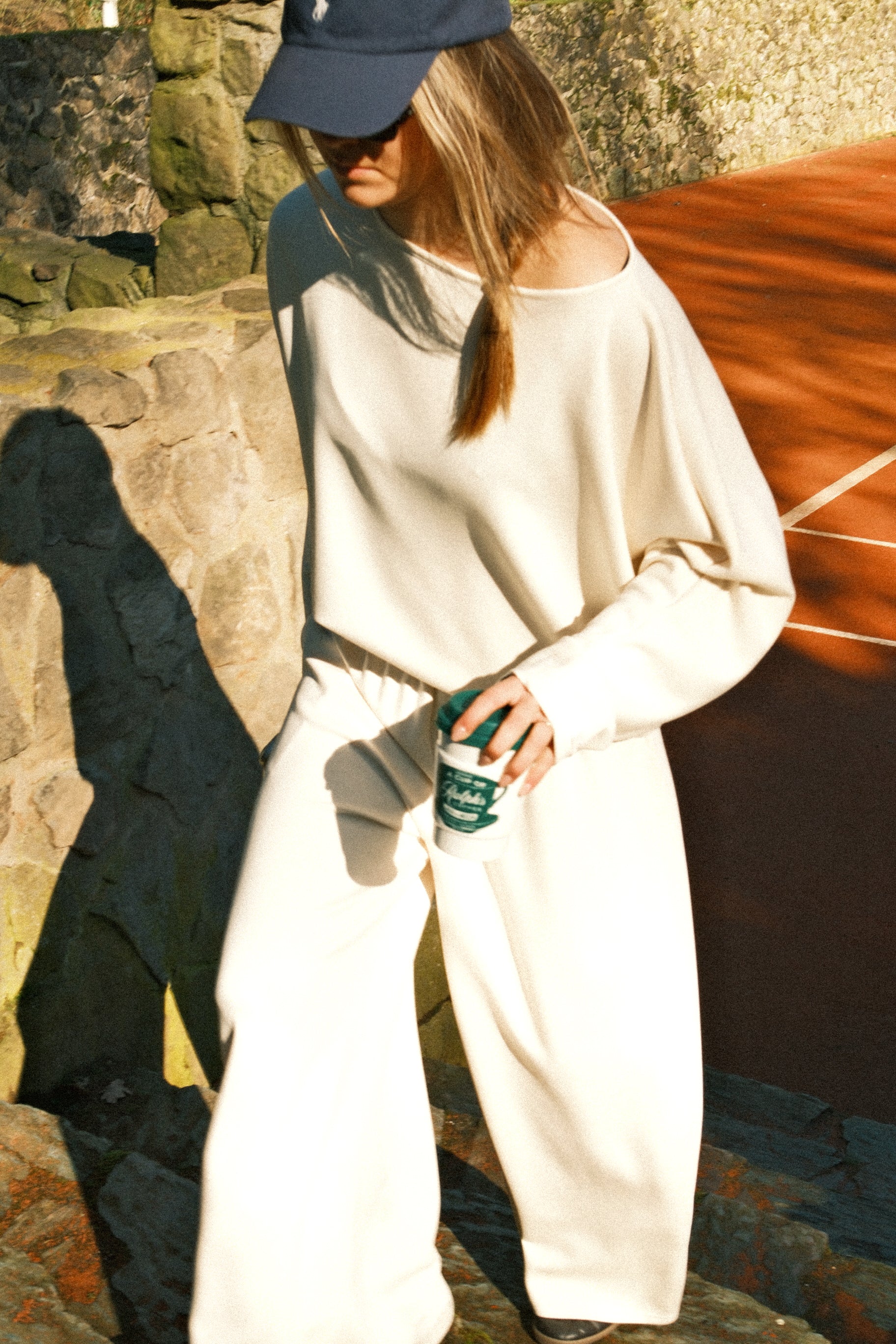 OFF SHOULDER ATELJEE TEE ECRU