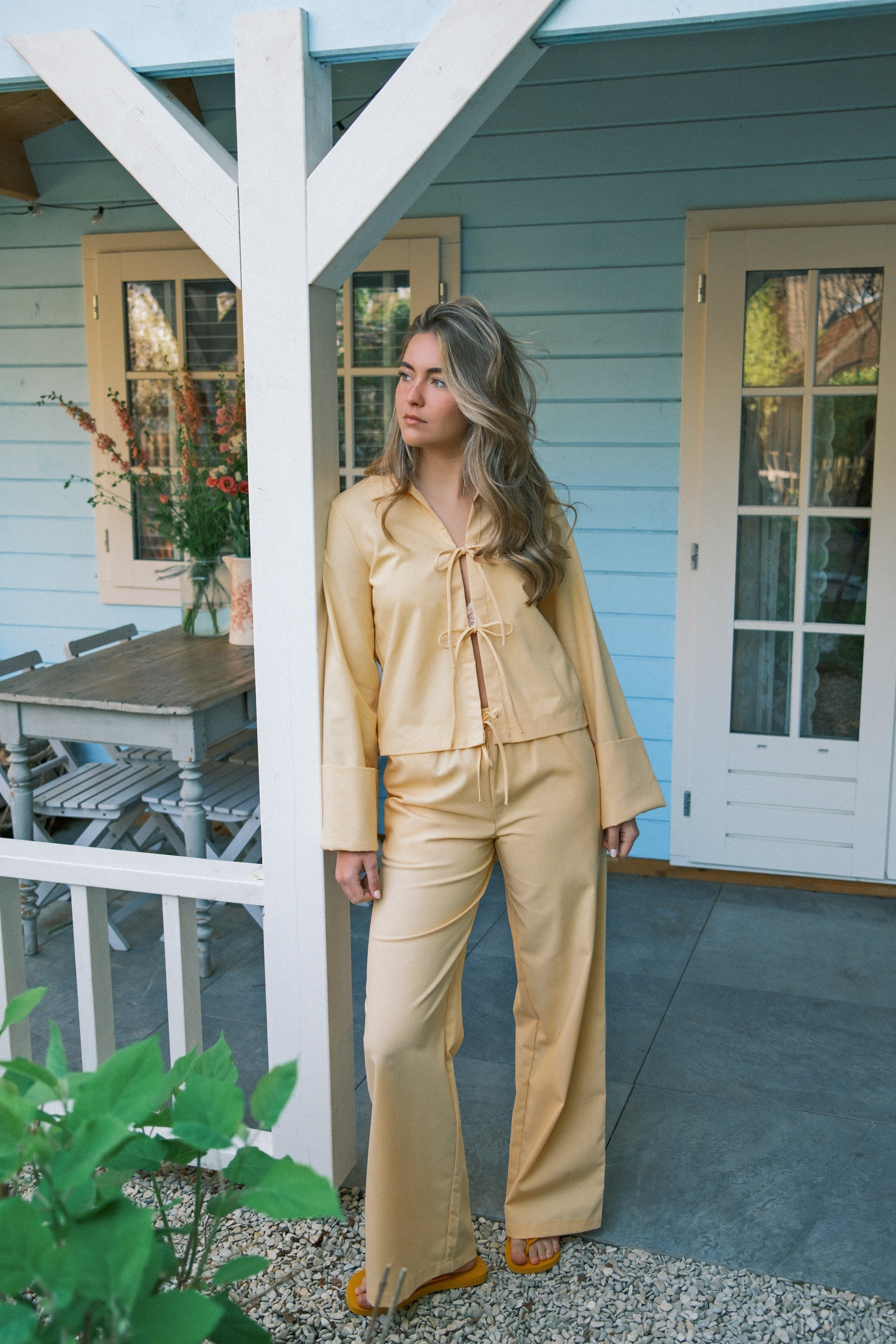 THE APRIL TOP YELLOW