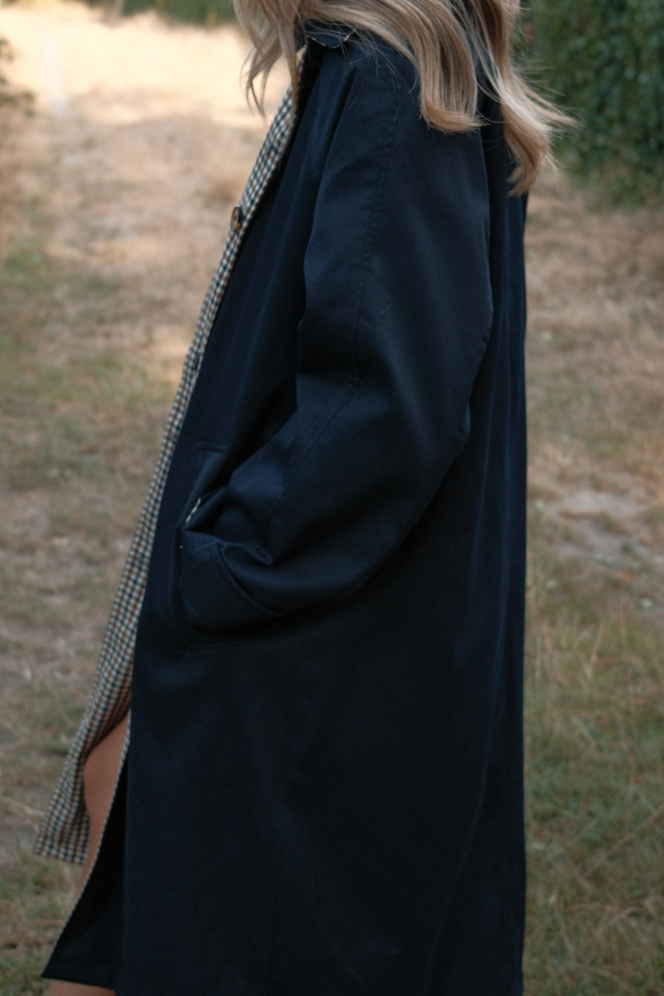 THE REVERSIBLE CHECK TRENCH COAT NAVY
