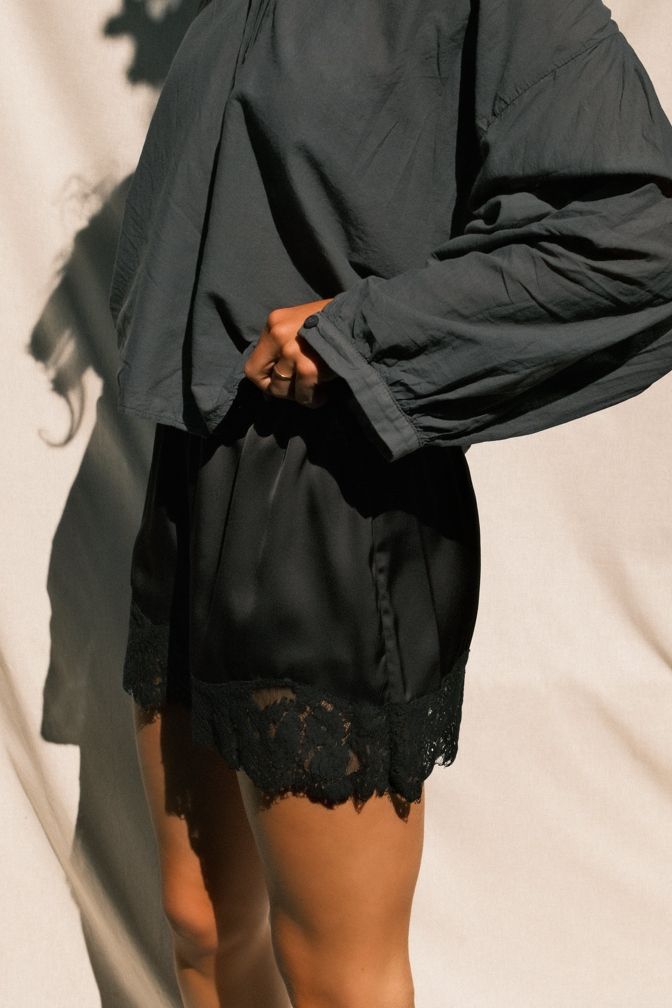 LACE SHORT BLACK
