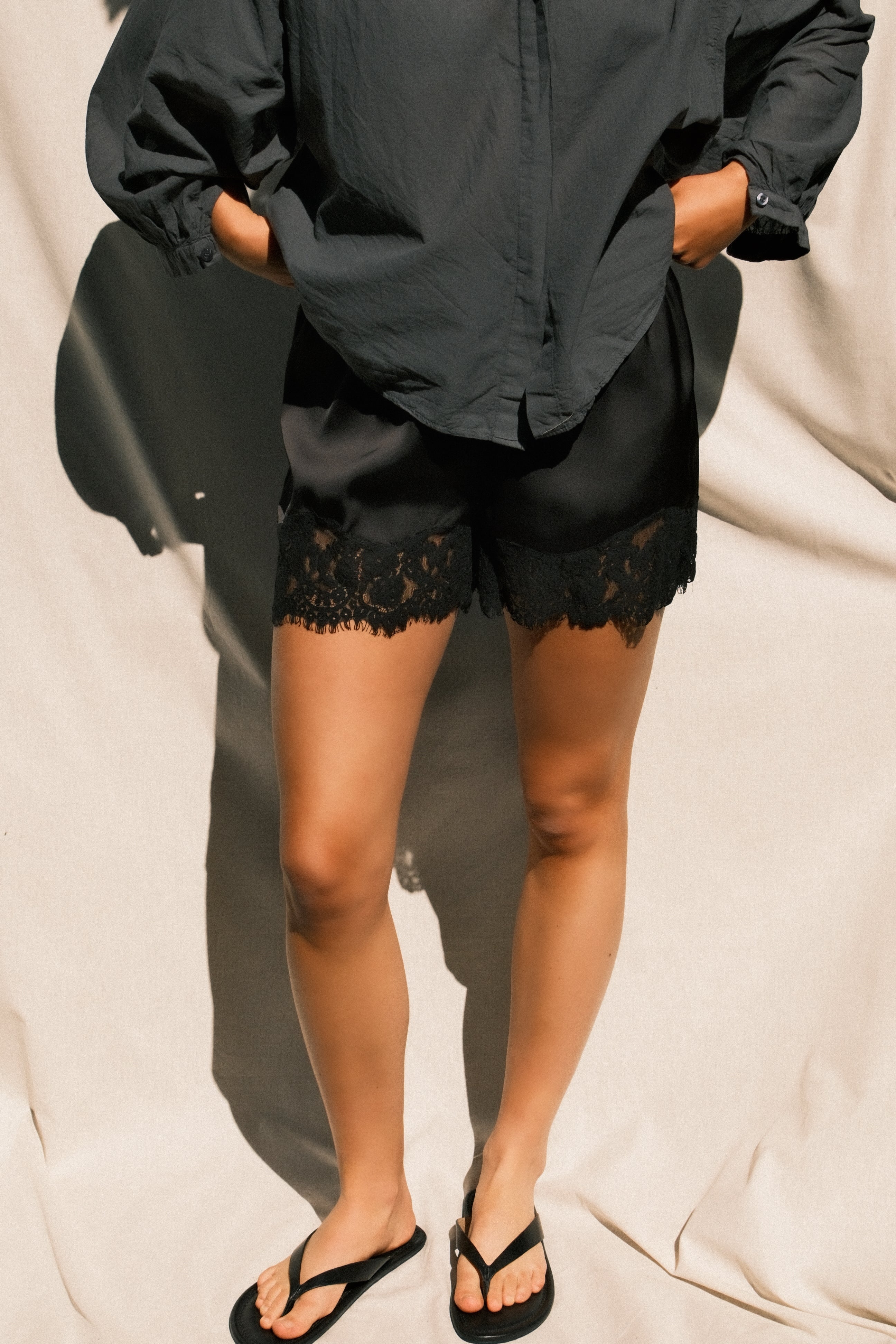 LACE SHORT BLACK
