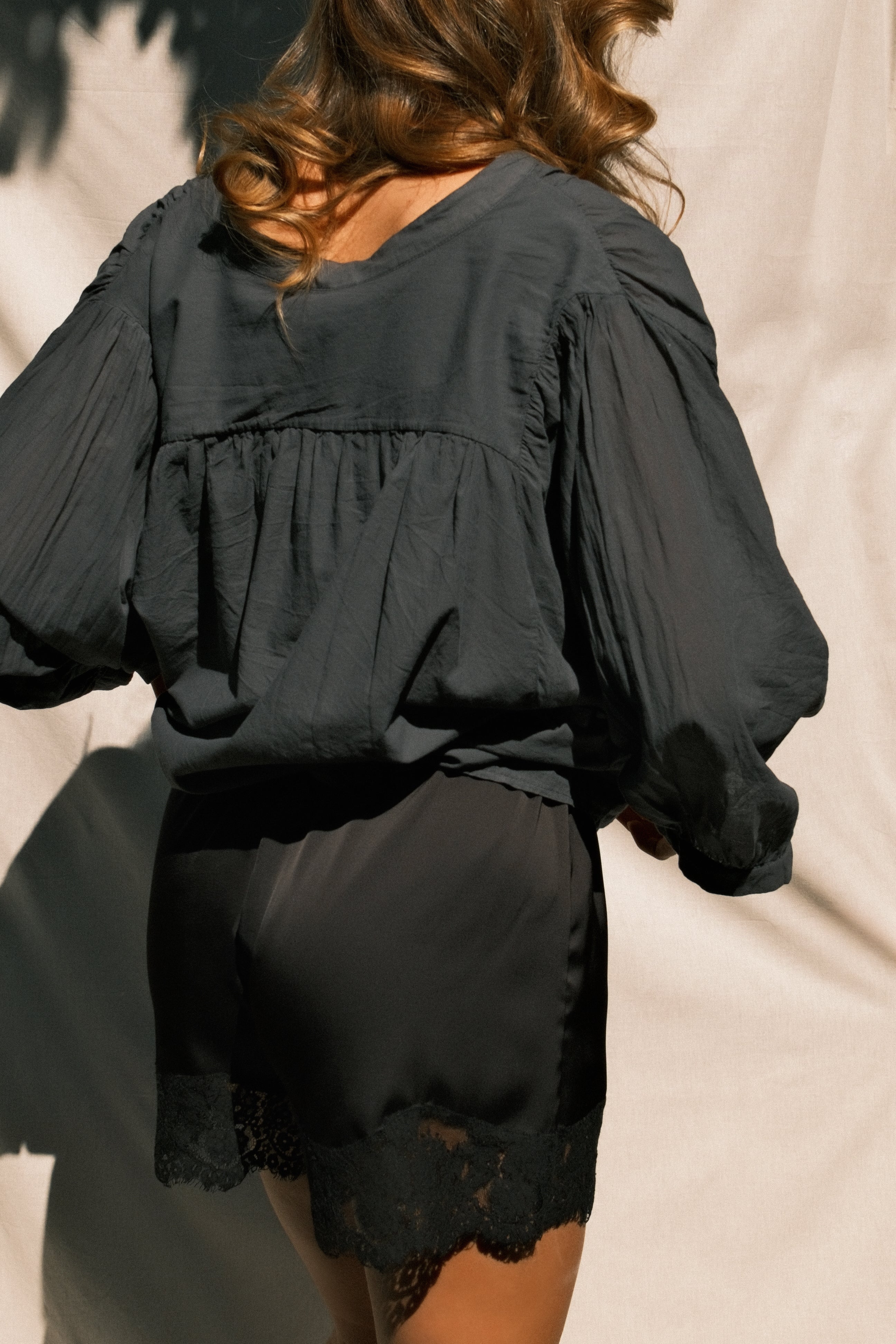THE NORAH SHIRT SMOKE GREY