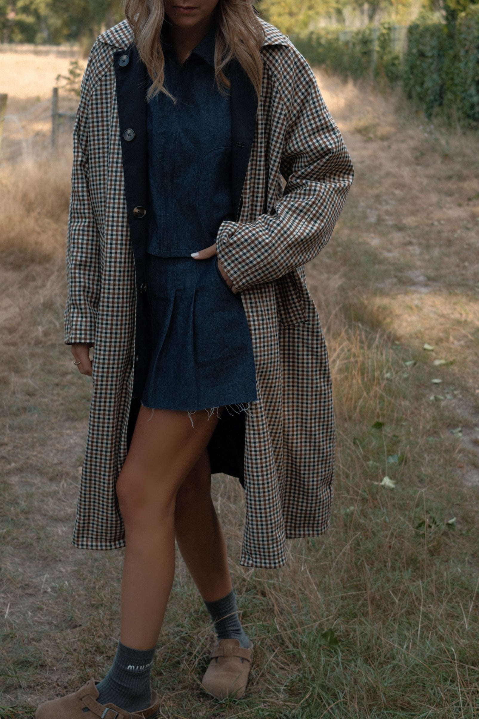 THE REVERSIBLE CHECK TRENCH COAT NAVY