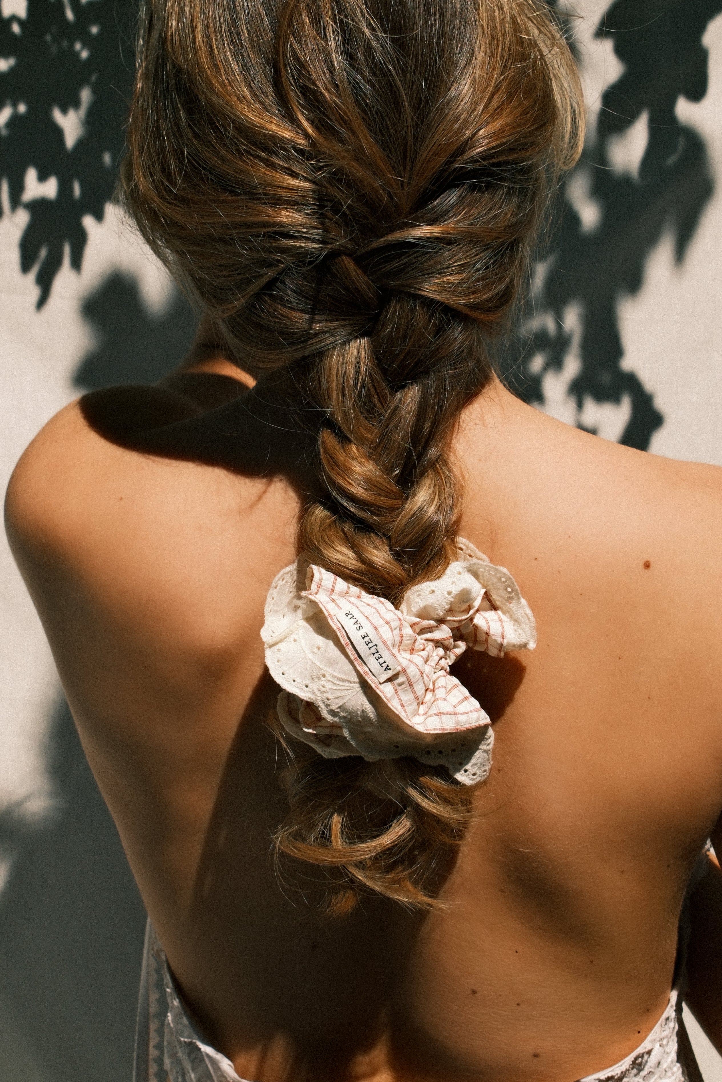 CHECKED LACE SCRUNCHIE RED