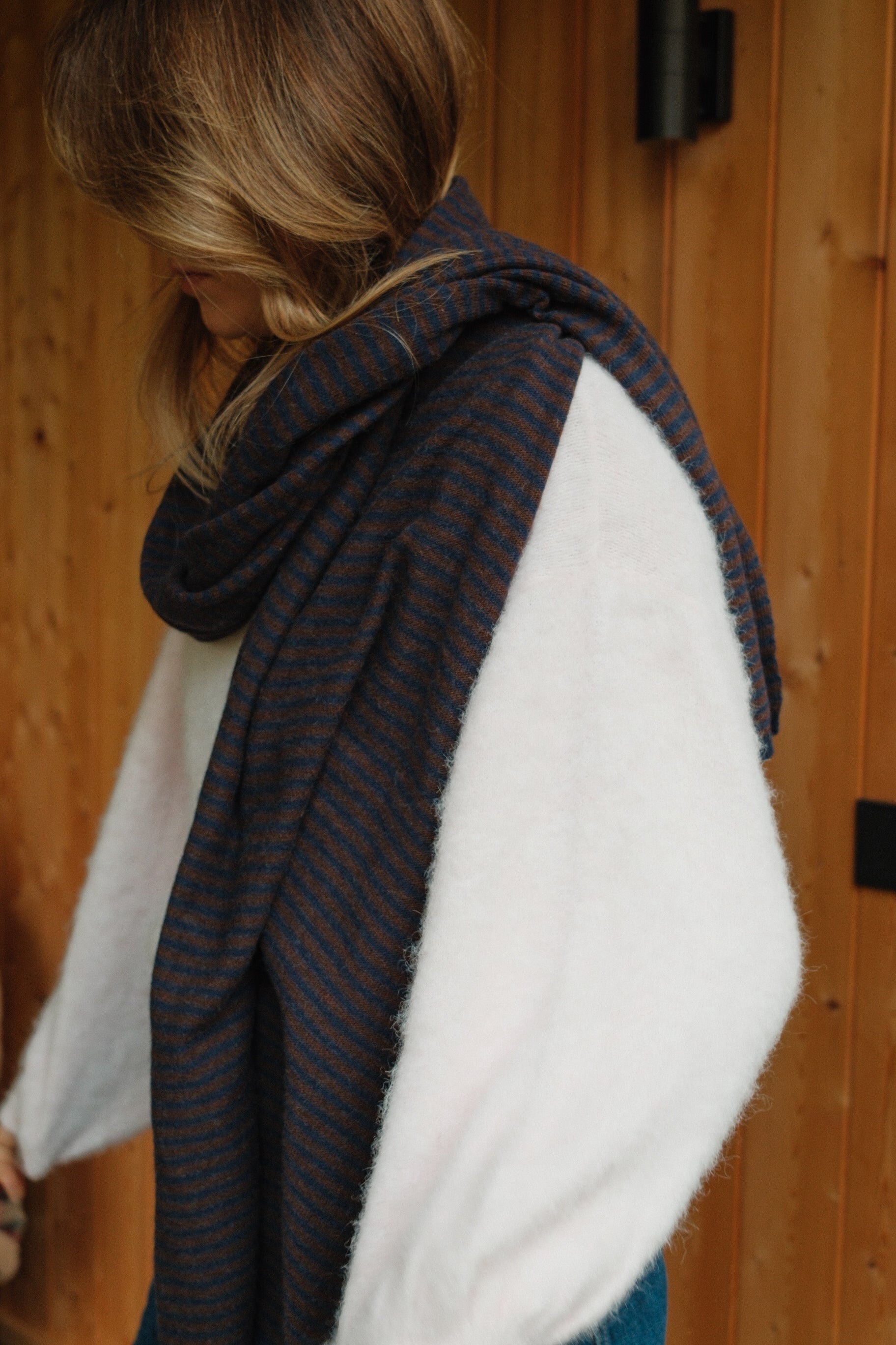A/S SCARF STRIPED NAVY/CHOCO