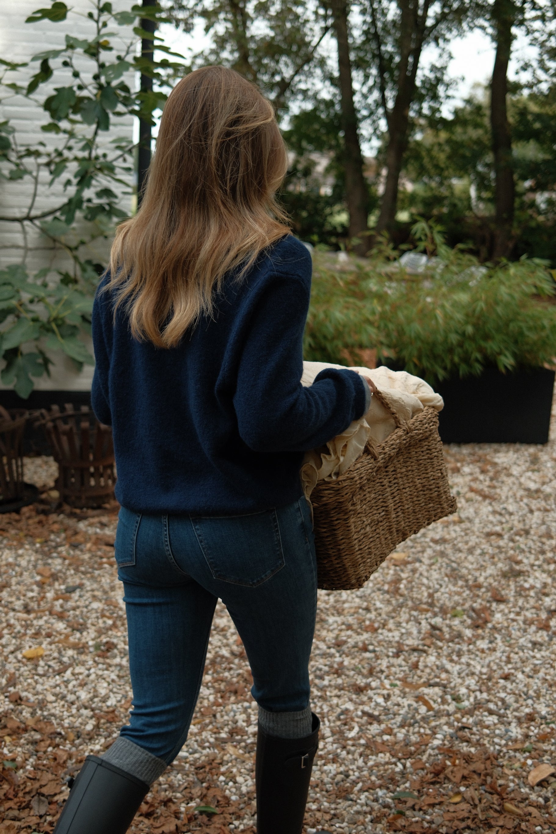 THE ALPACA V CARDIGAN NAVY