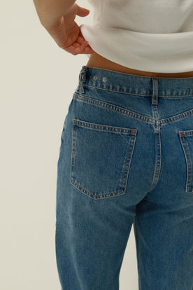 SNEAKERS LENGTH STRAIGHT JEANS