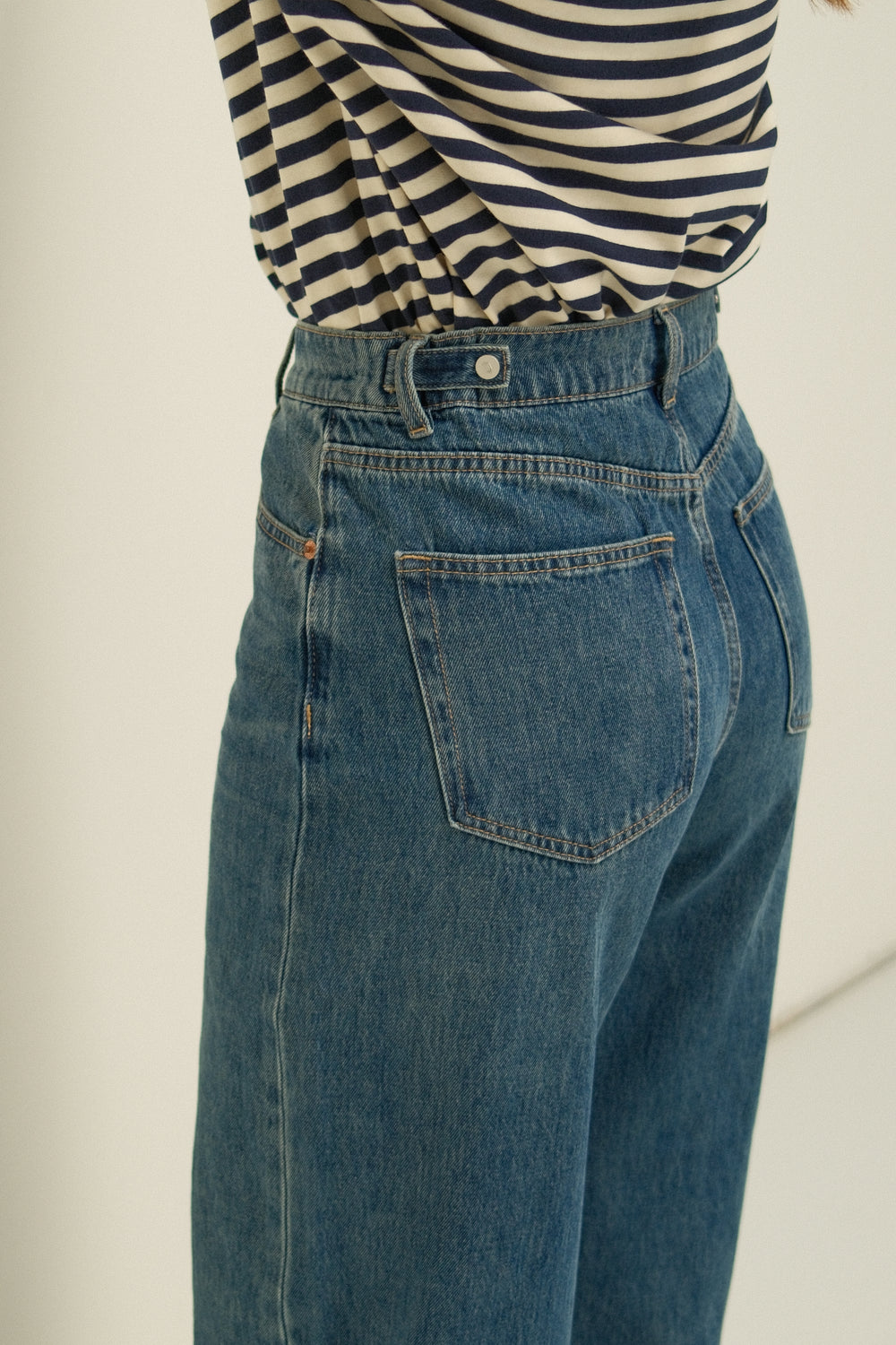 SNEAKERS LENGTH BARREL JEANS 