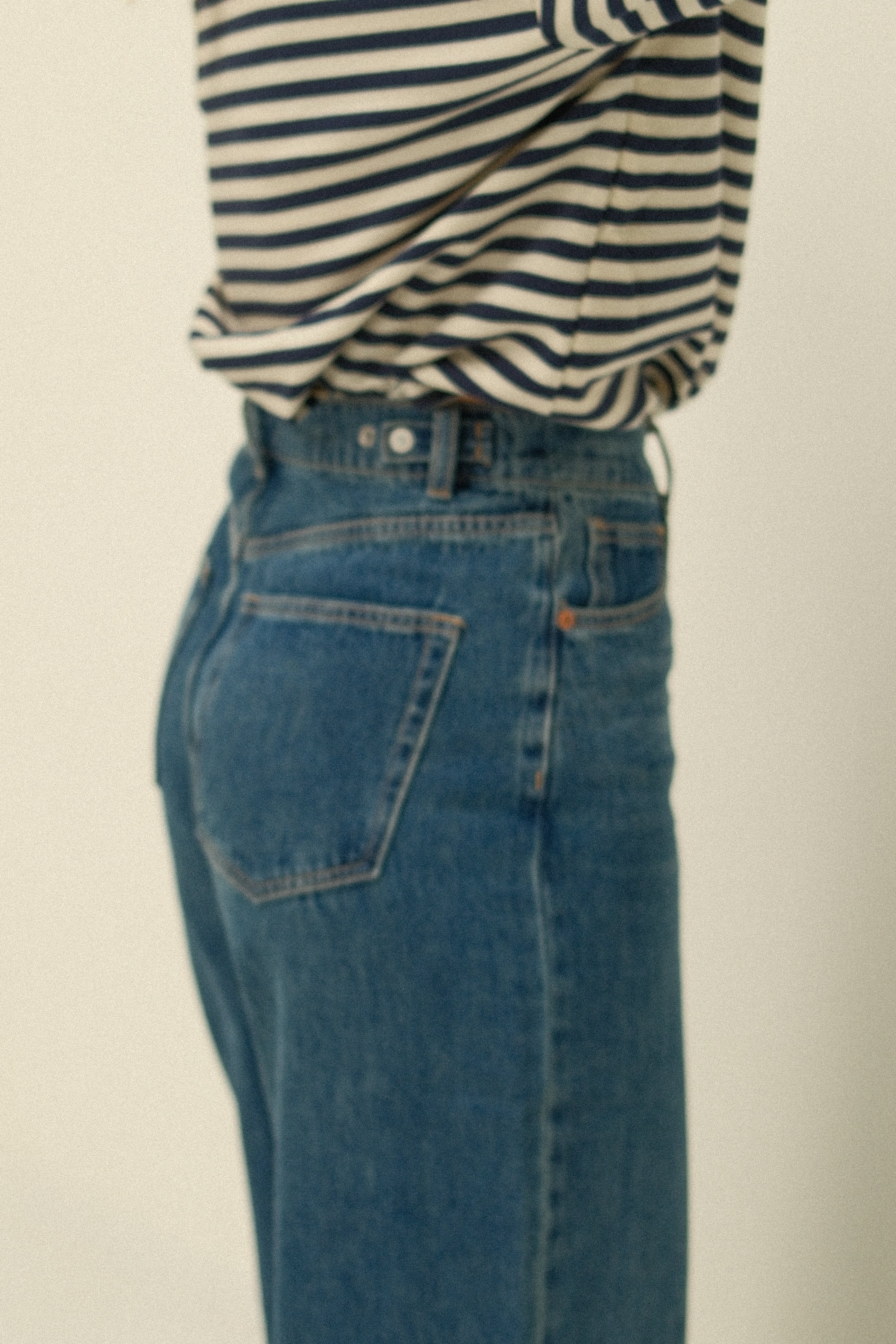 SNEAKERS LENGTH BARREL JEANS